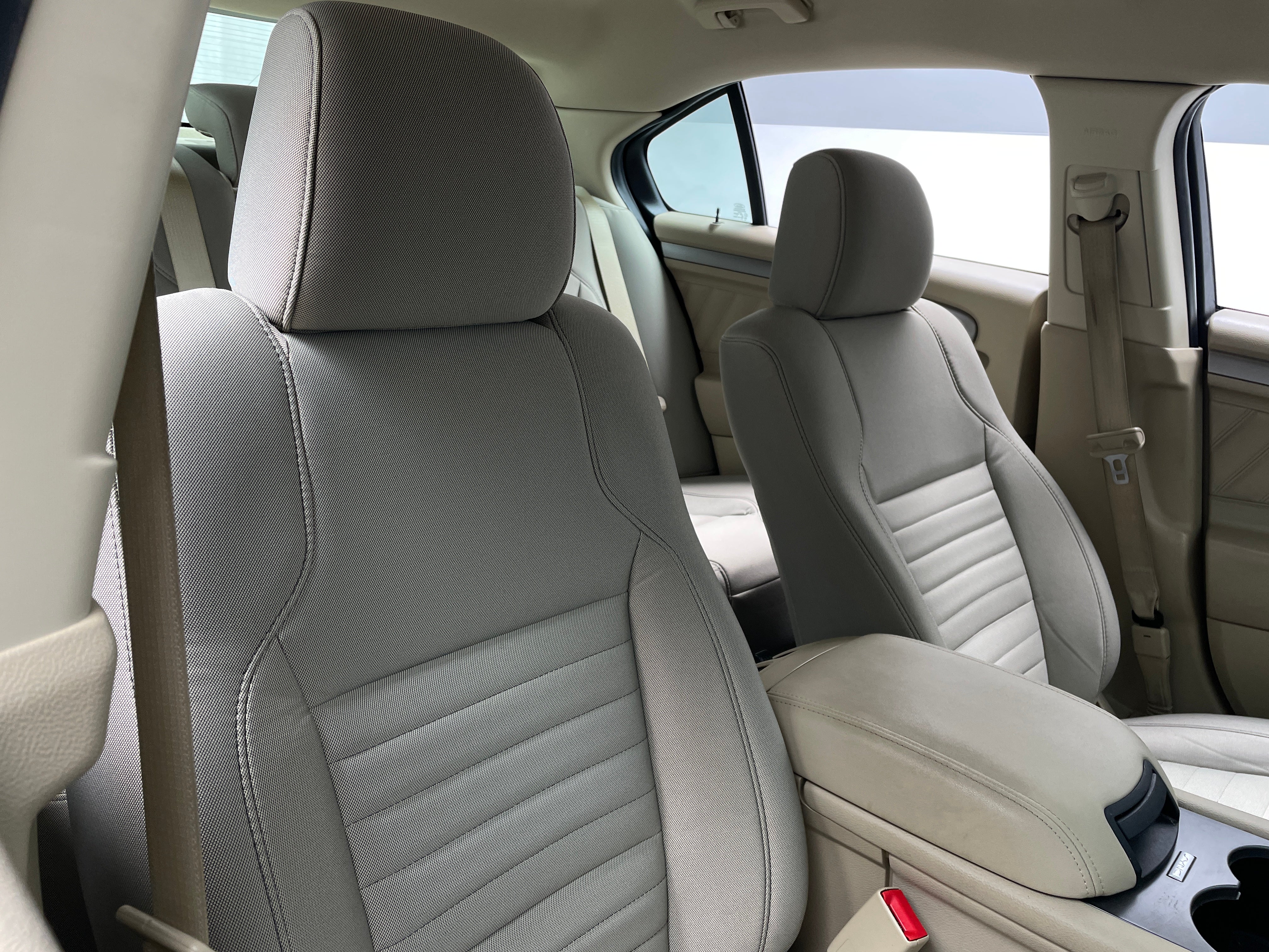 2019 Ford Taurus SE 2
