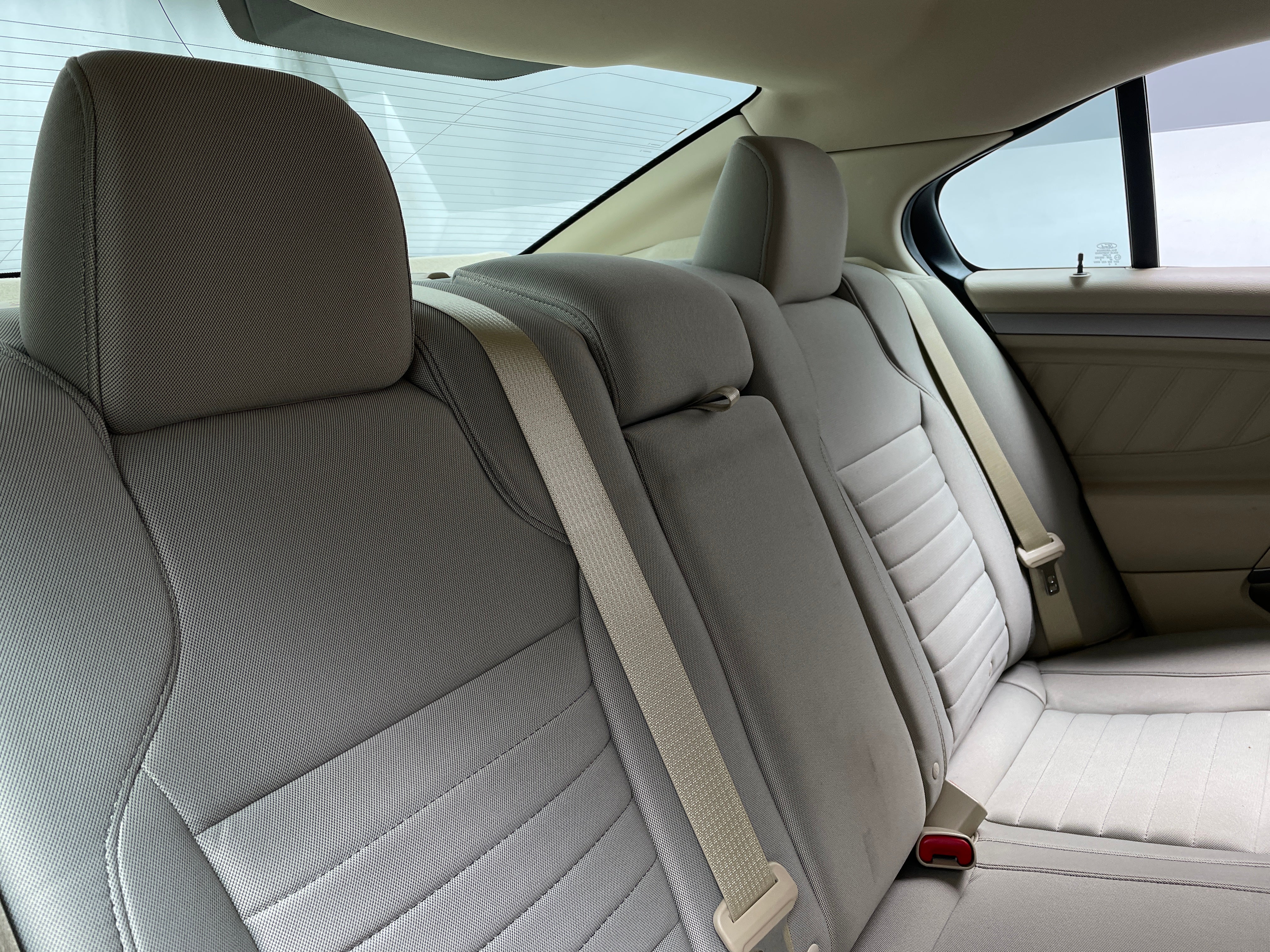 2019 Ford Taurus SE 6