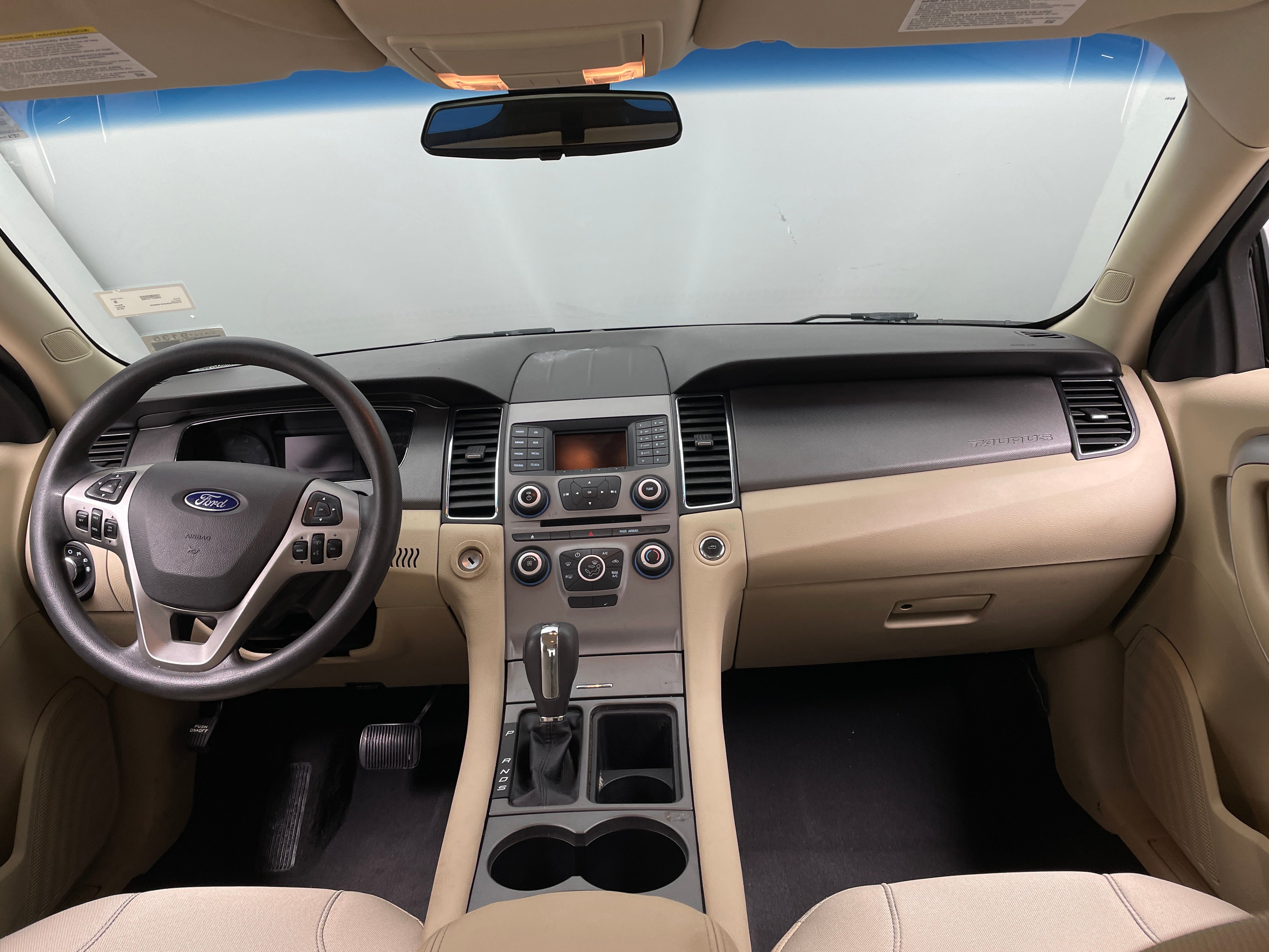 2019 Ford Taurus SE 3