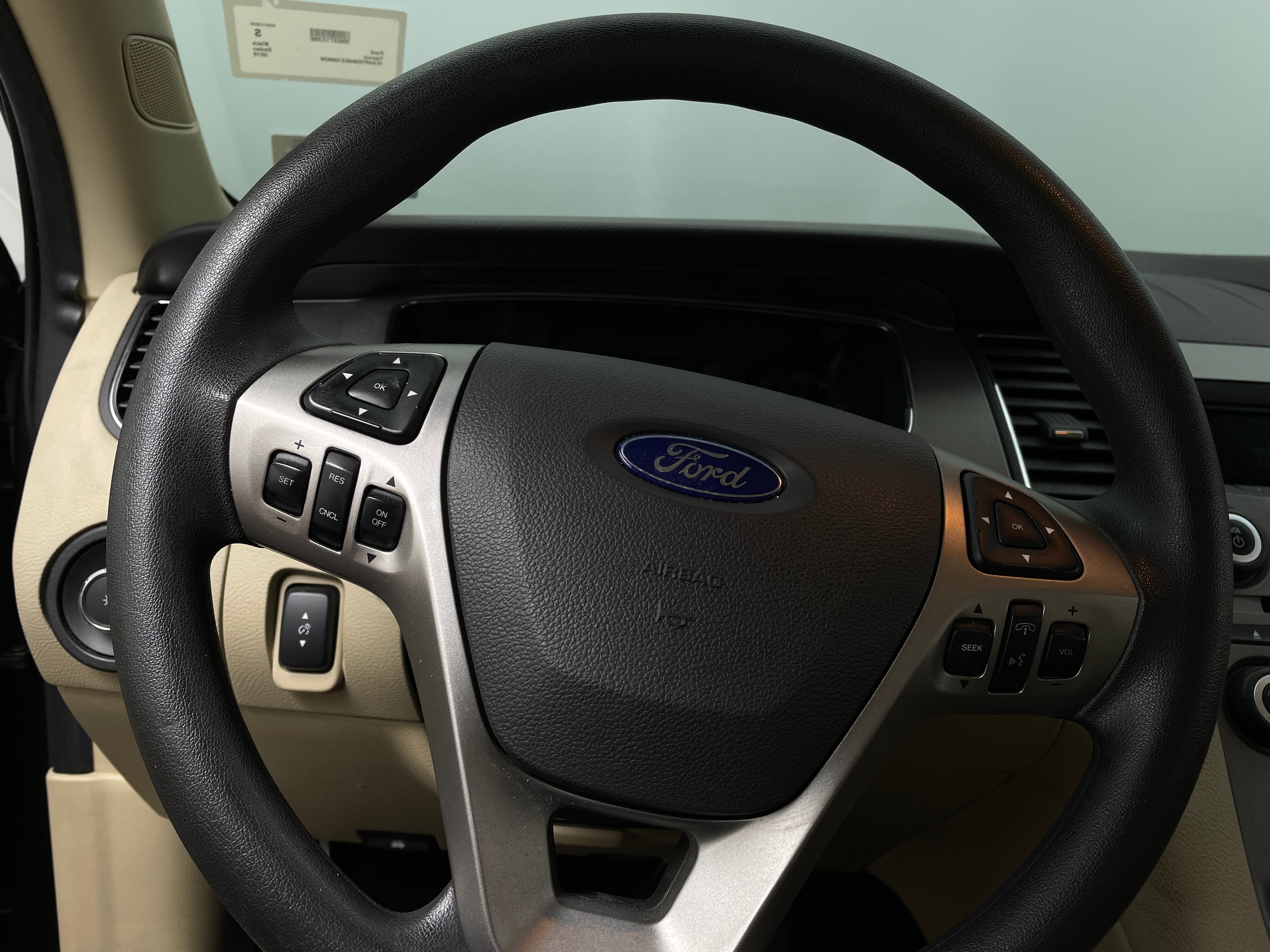 2019 Ford Taurus SE 5