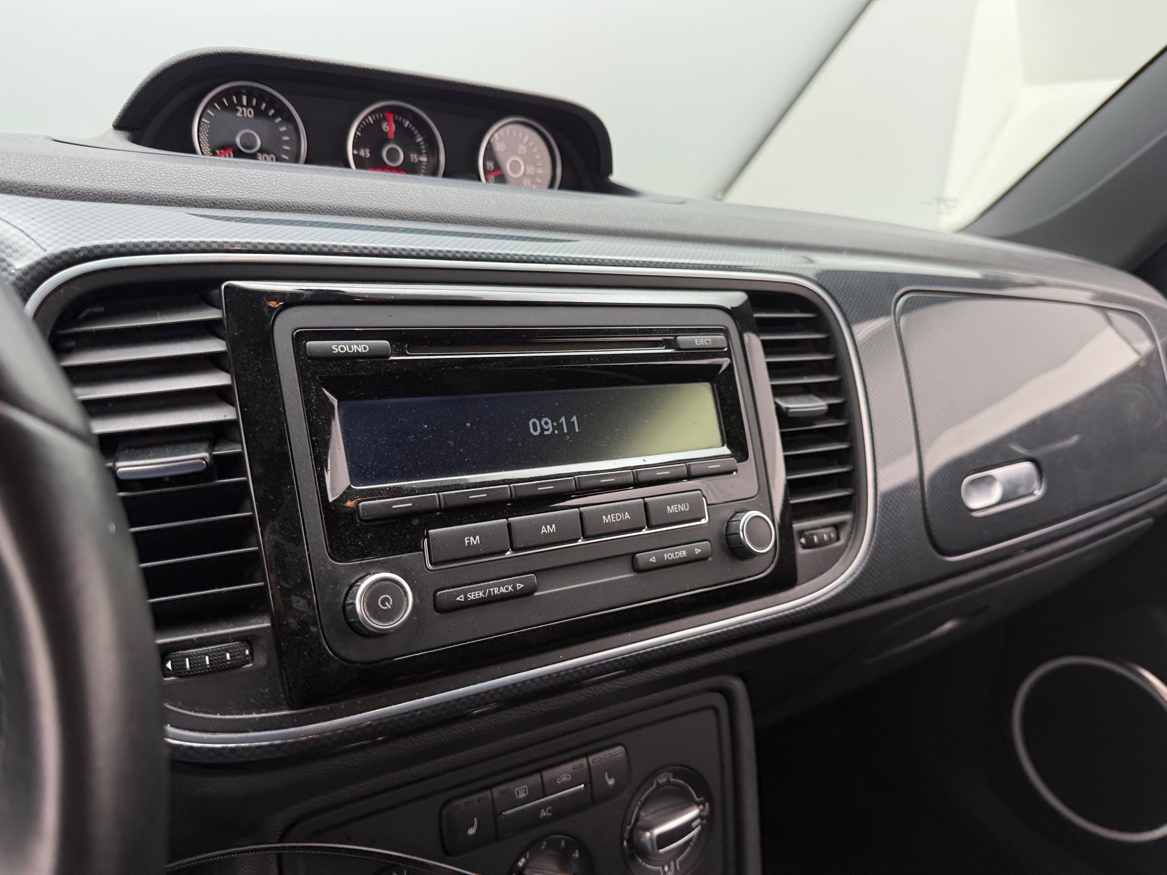 2012 Volkswagen Beetle  4