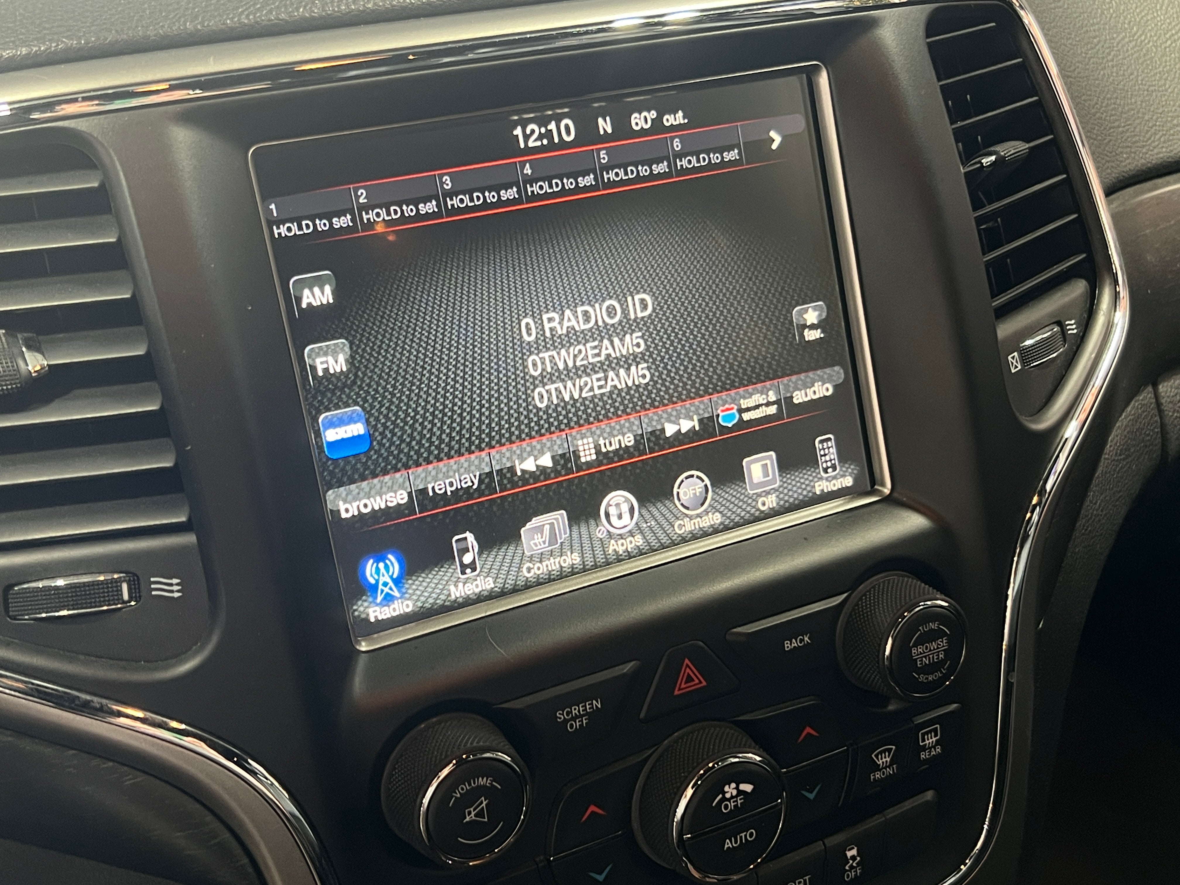 2017 Jeep Grand Cherokee Altitude 3
