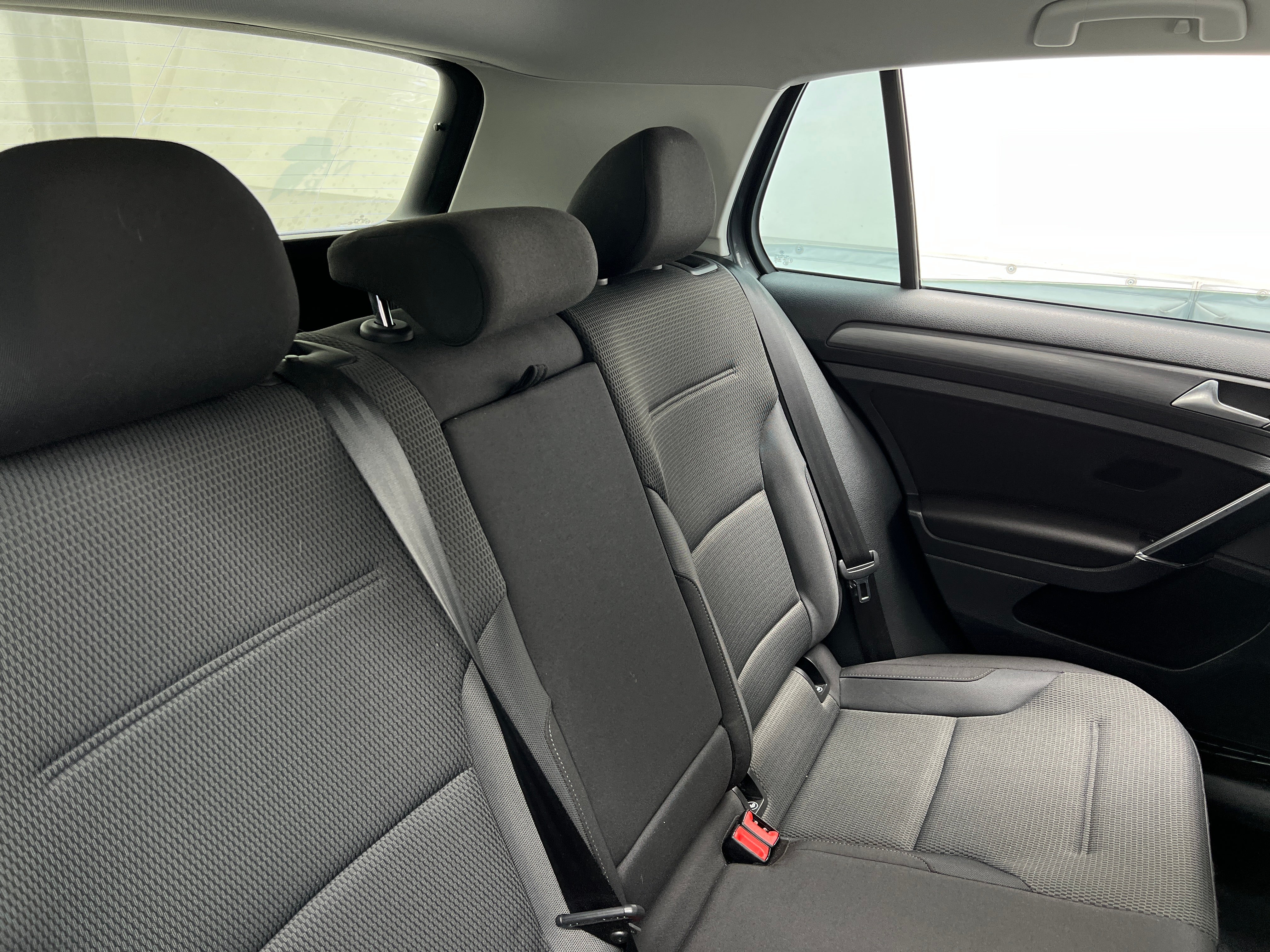 2017 Volkswagen e-Golf SE 6