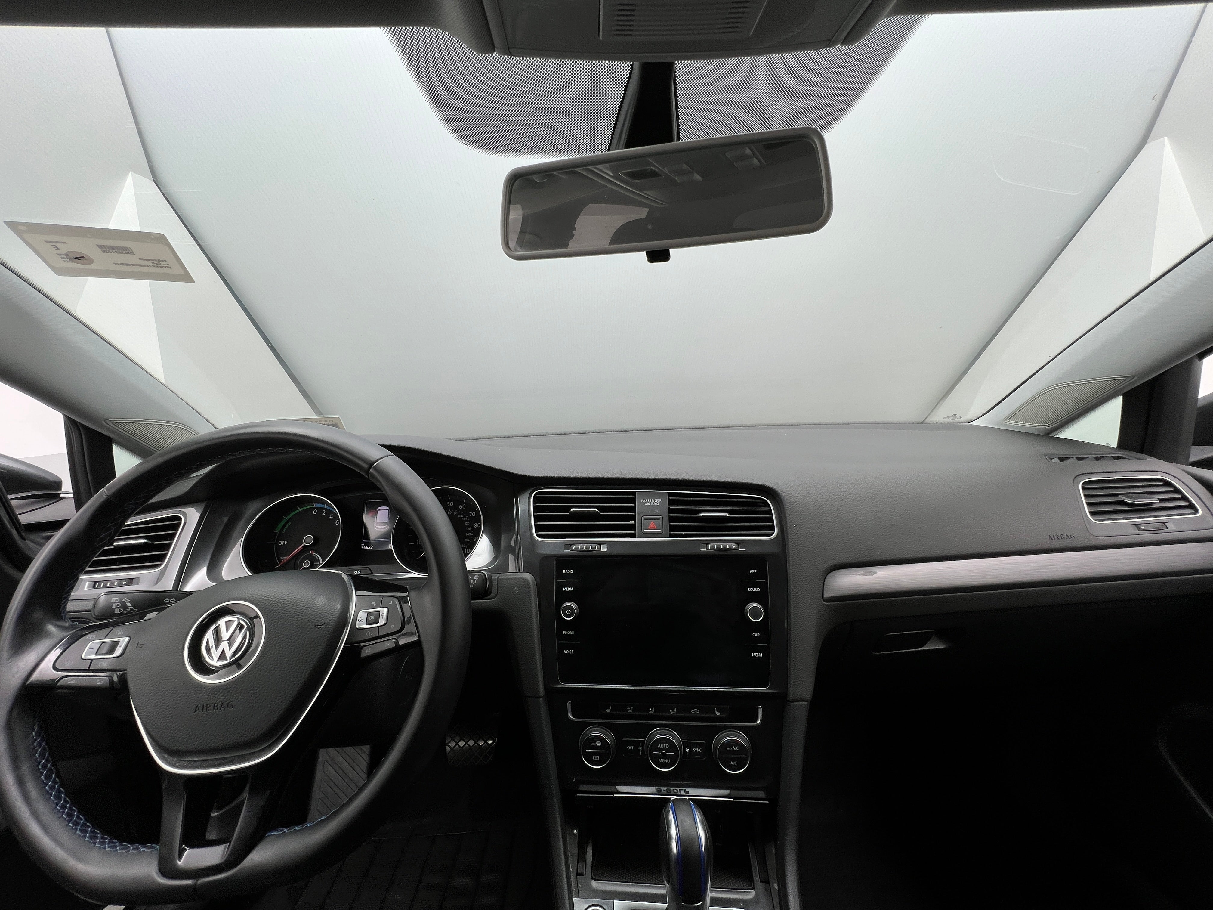 2017 Volkswagen e-Golf SE 3