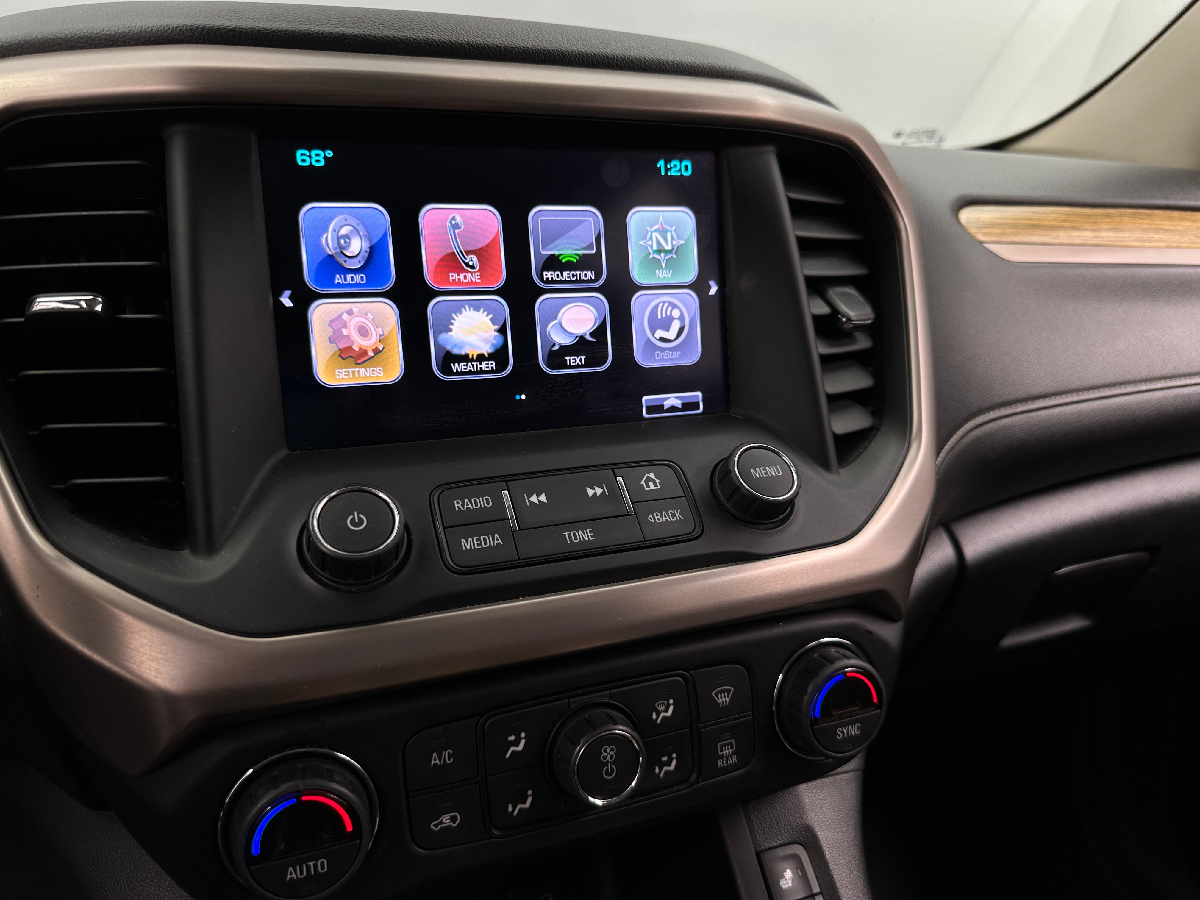 2018 GMC Acadia Denali 3