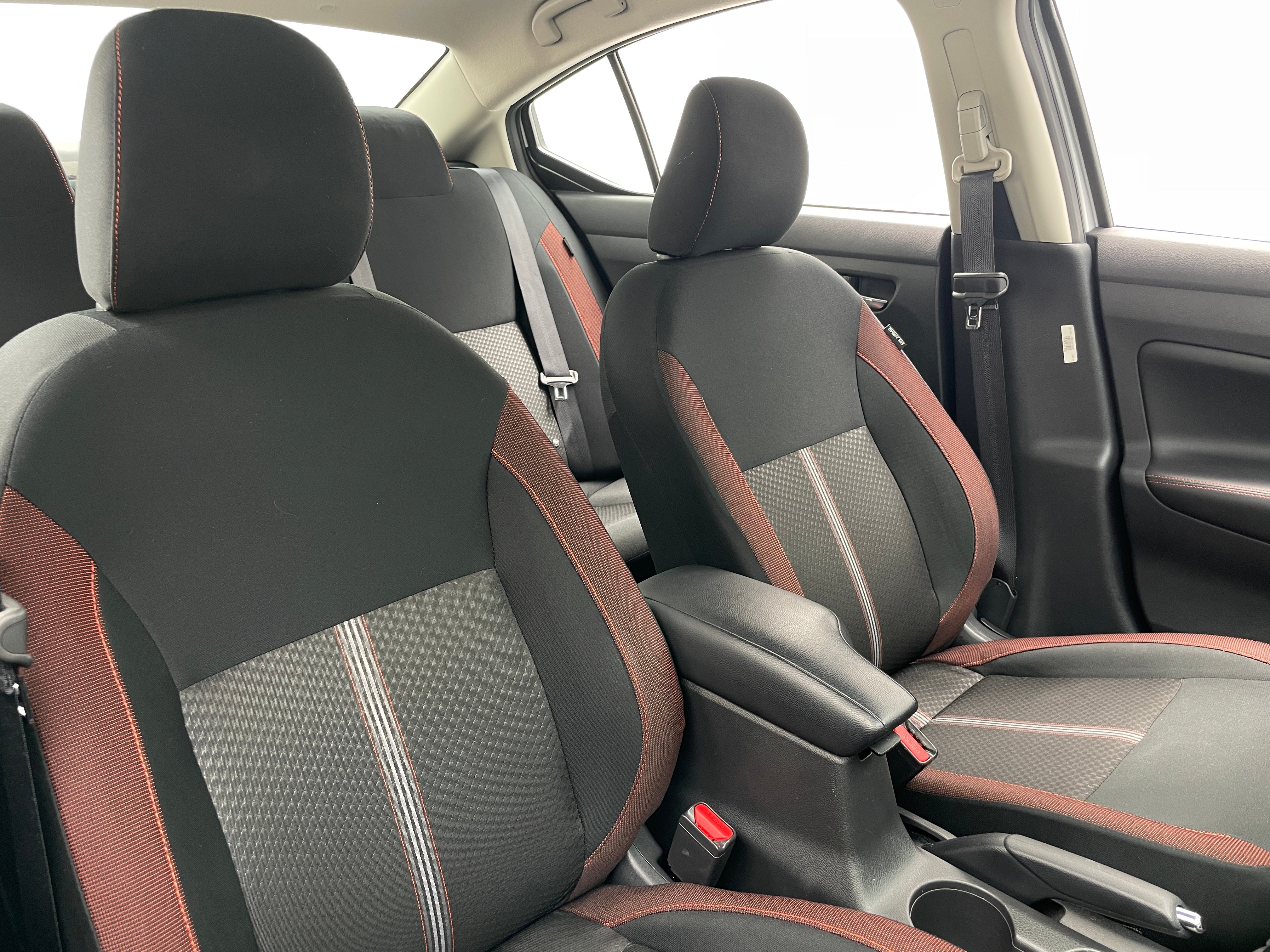 2024 Nissan Versa SR 2