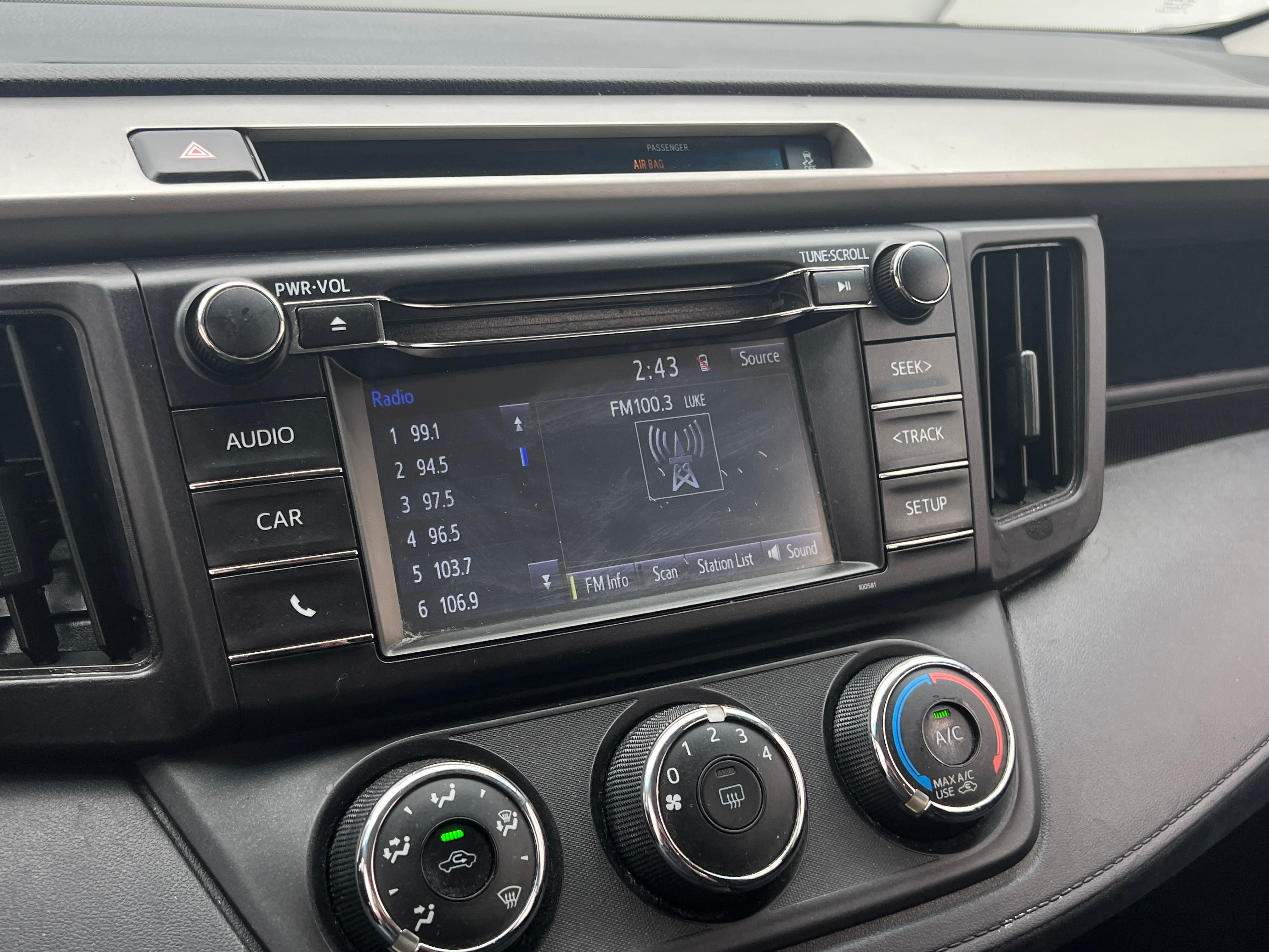 2016 Toyota RAV4 LE 4