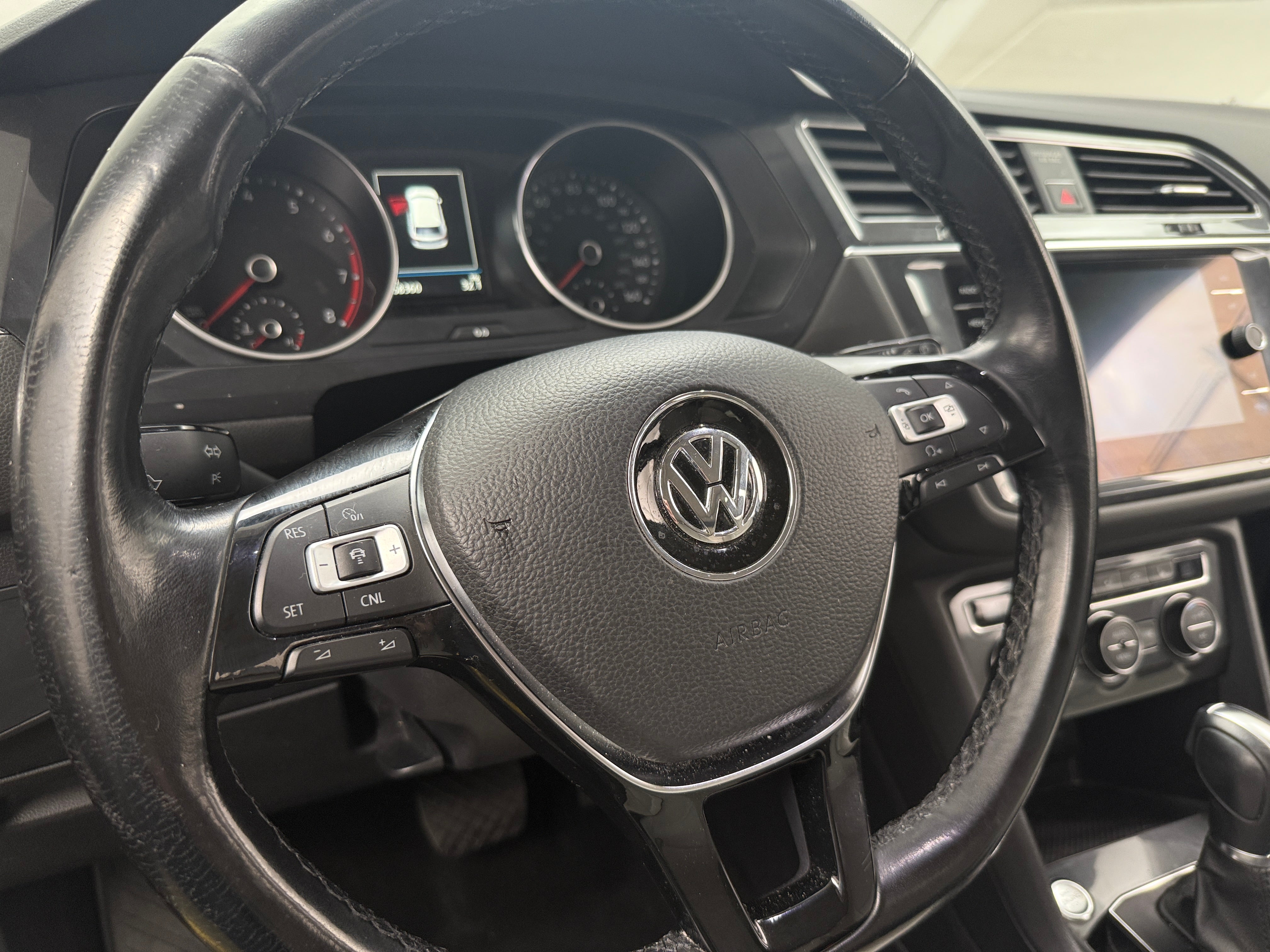 2018 Volkswagen Tiguan SEL 4