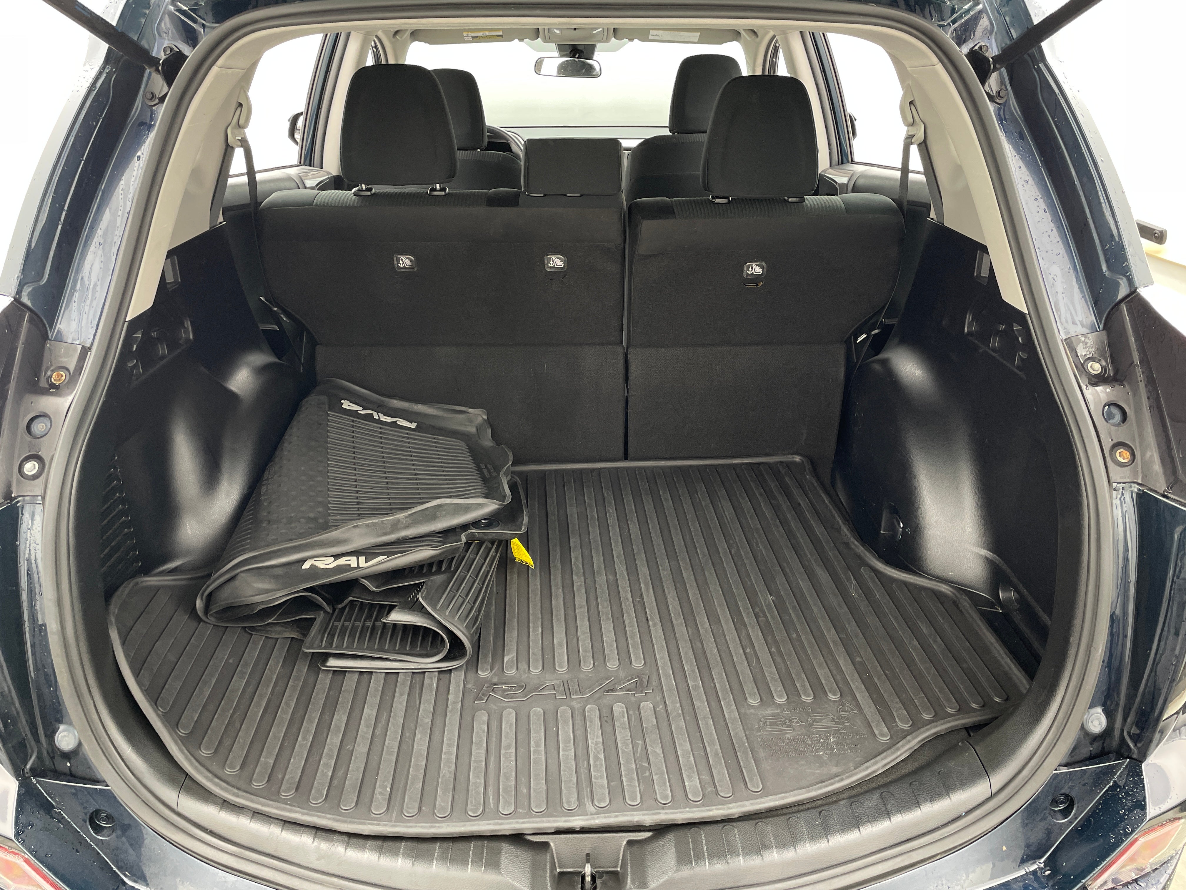 2018 Toyota RAV4 LE 7