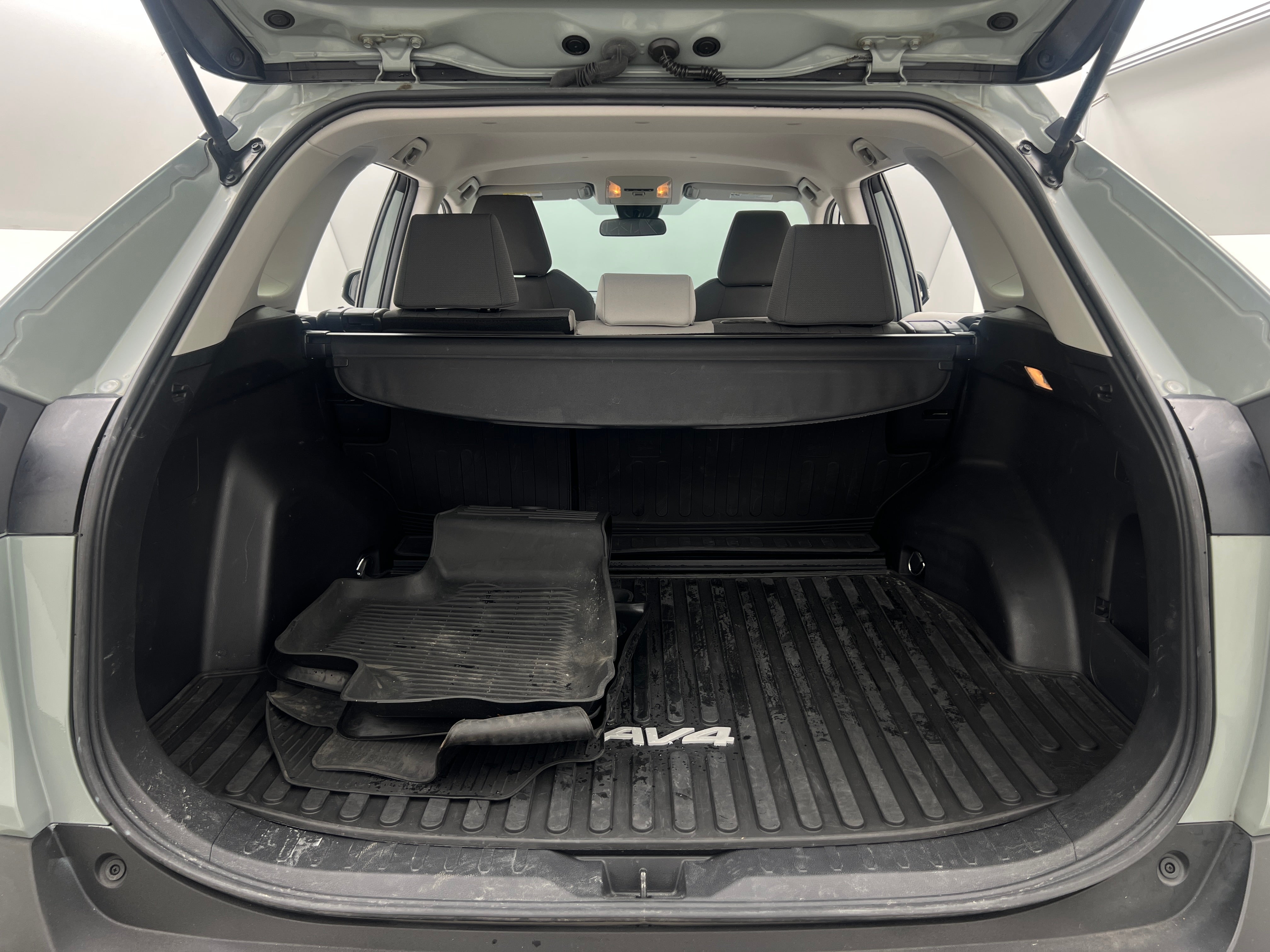 2020 Toyota RAV4 XLE 7