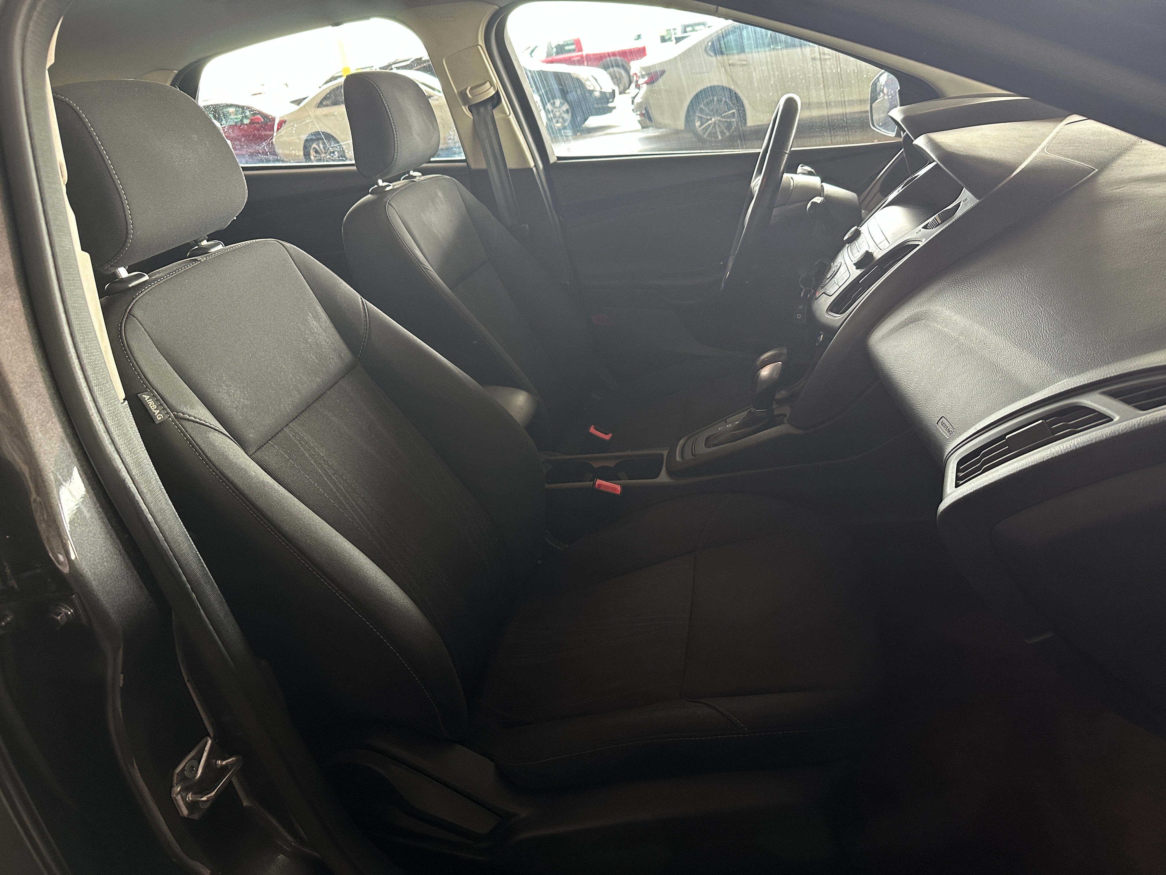 2018 Ford Focus SE 2