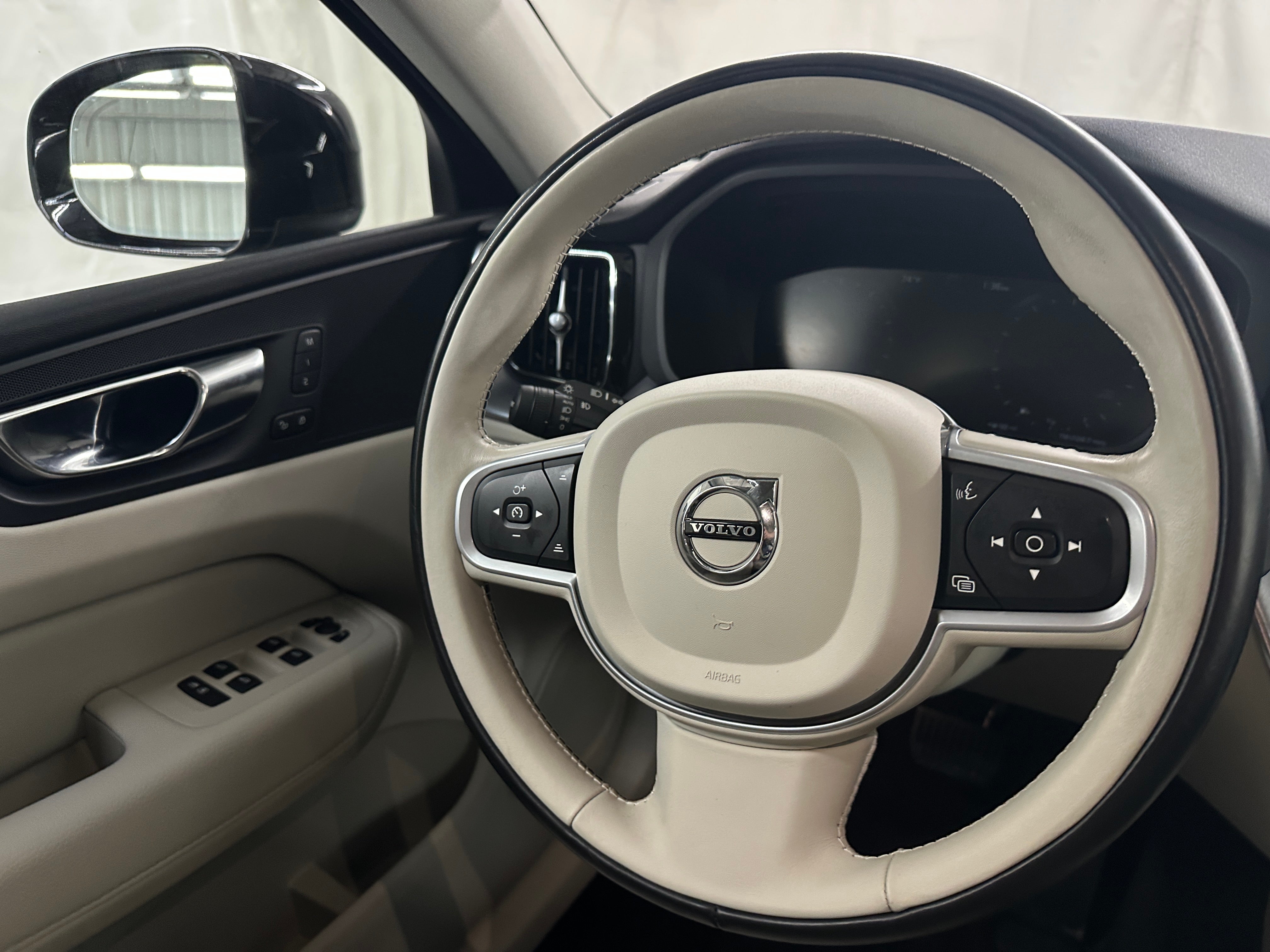 2020 Volvo XC60 T5 Momentum 4