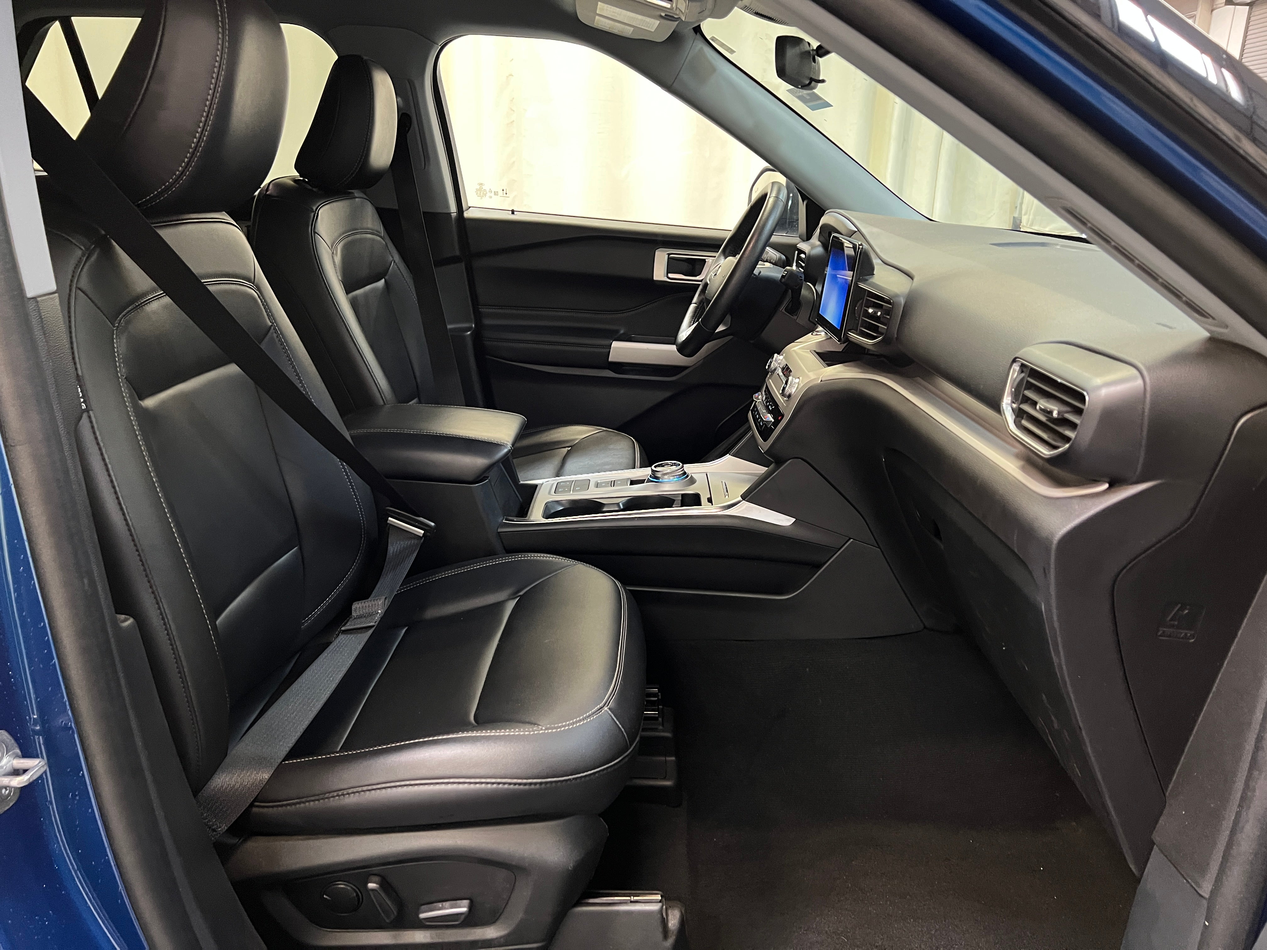 2023 Ford Explorer XLT 2