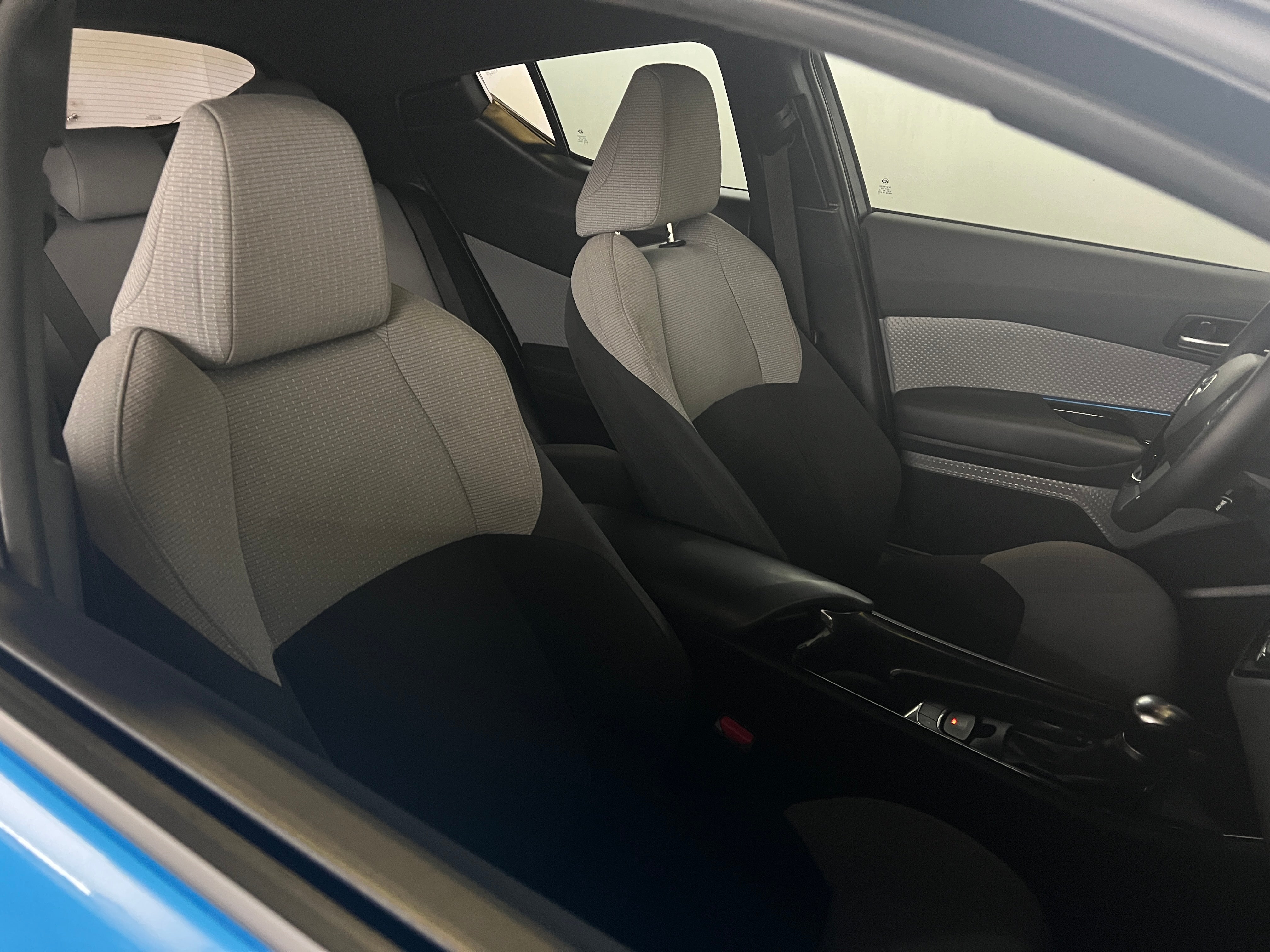 2019 Toyota C-HR XLE 2
