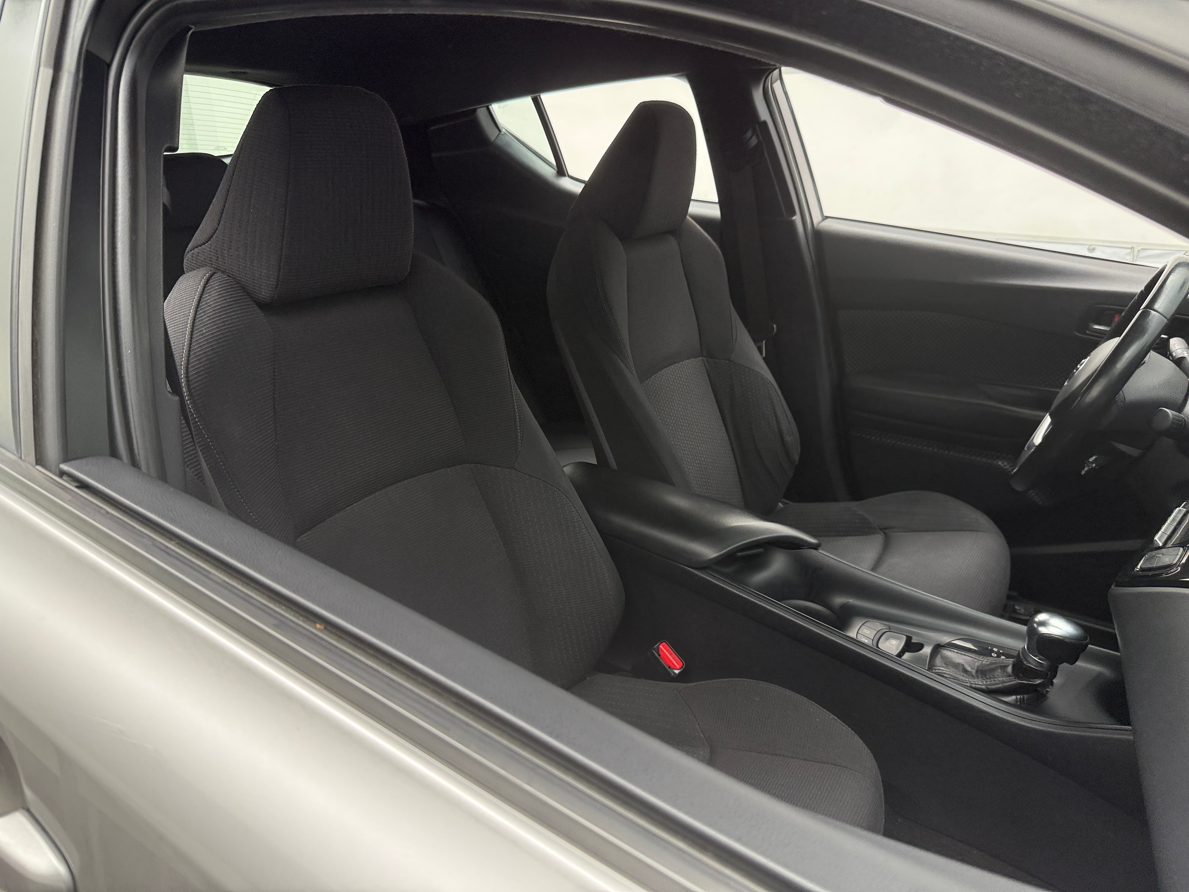 2018 Toyota C-HR XLE 2