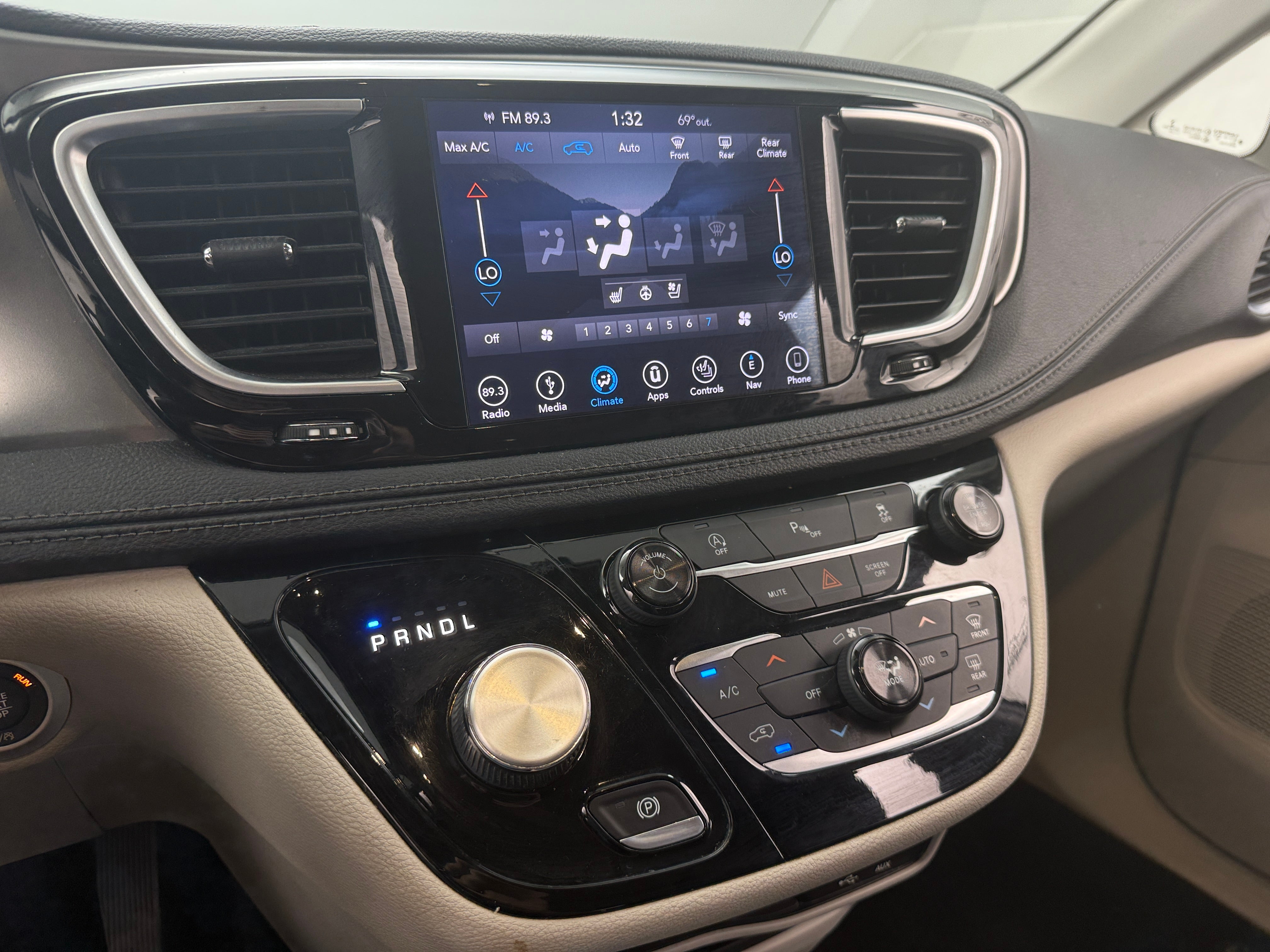 2018 Chrysler Pacifica Limited 3