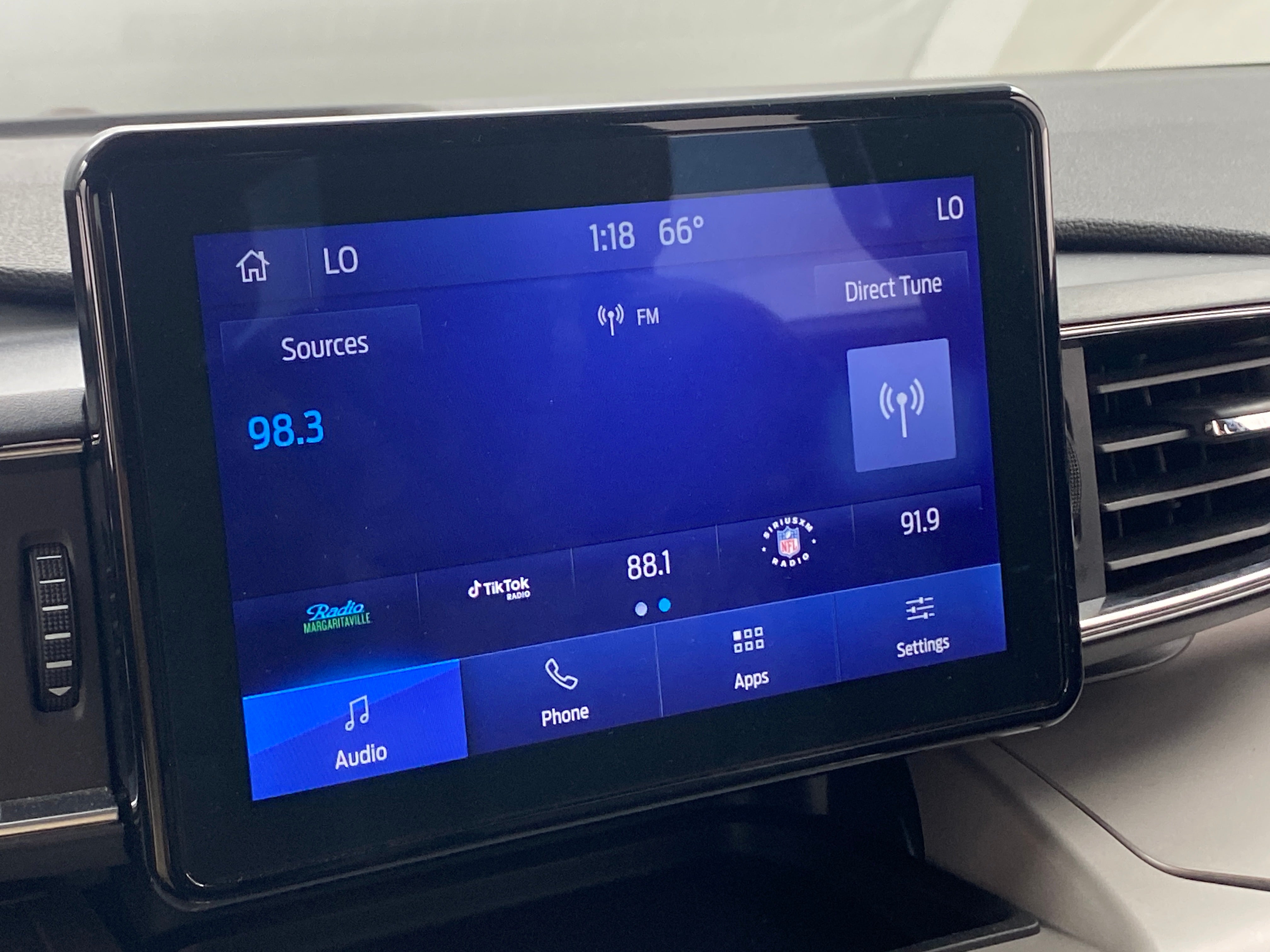 2024 Ford Explorer XLT 4