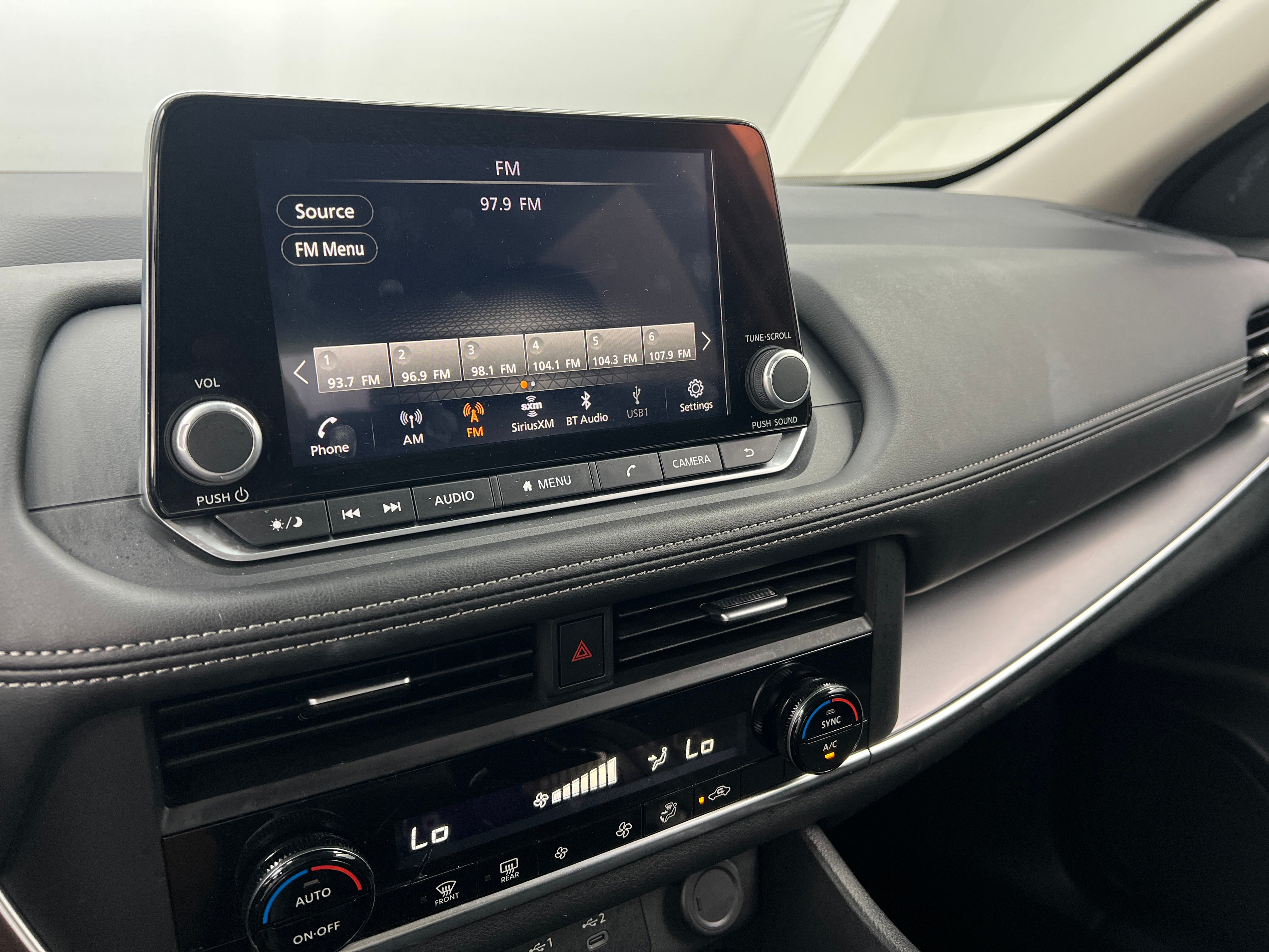 2024 Nissan Rogue SV 4