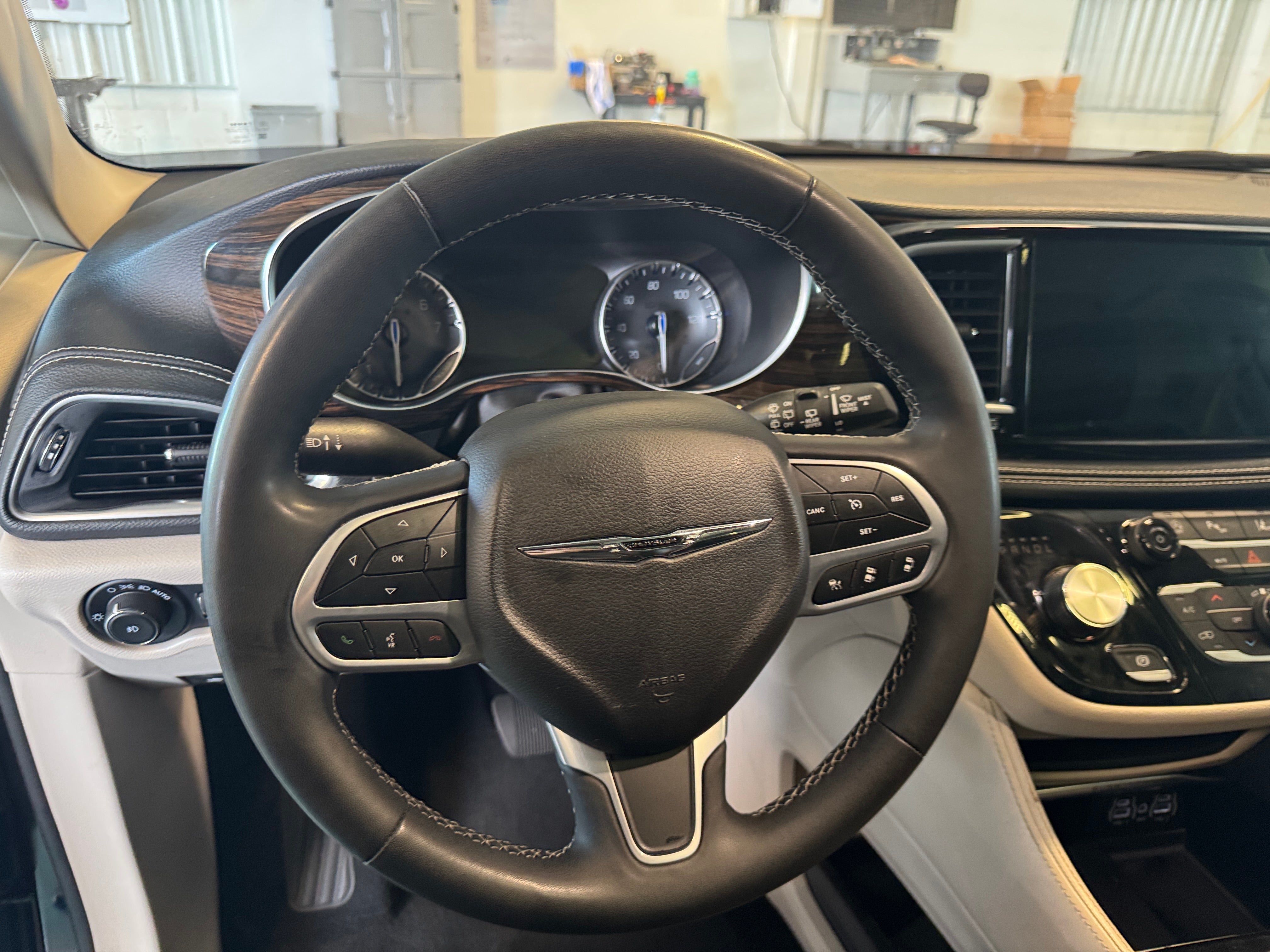 2023 Chrysler Pacifica Limited 4