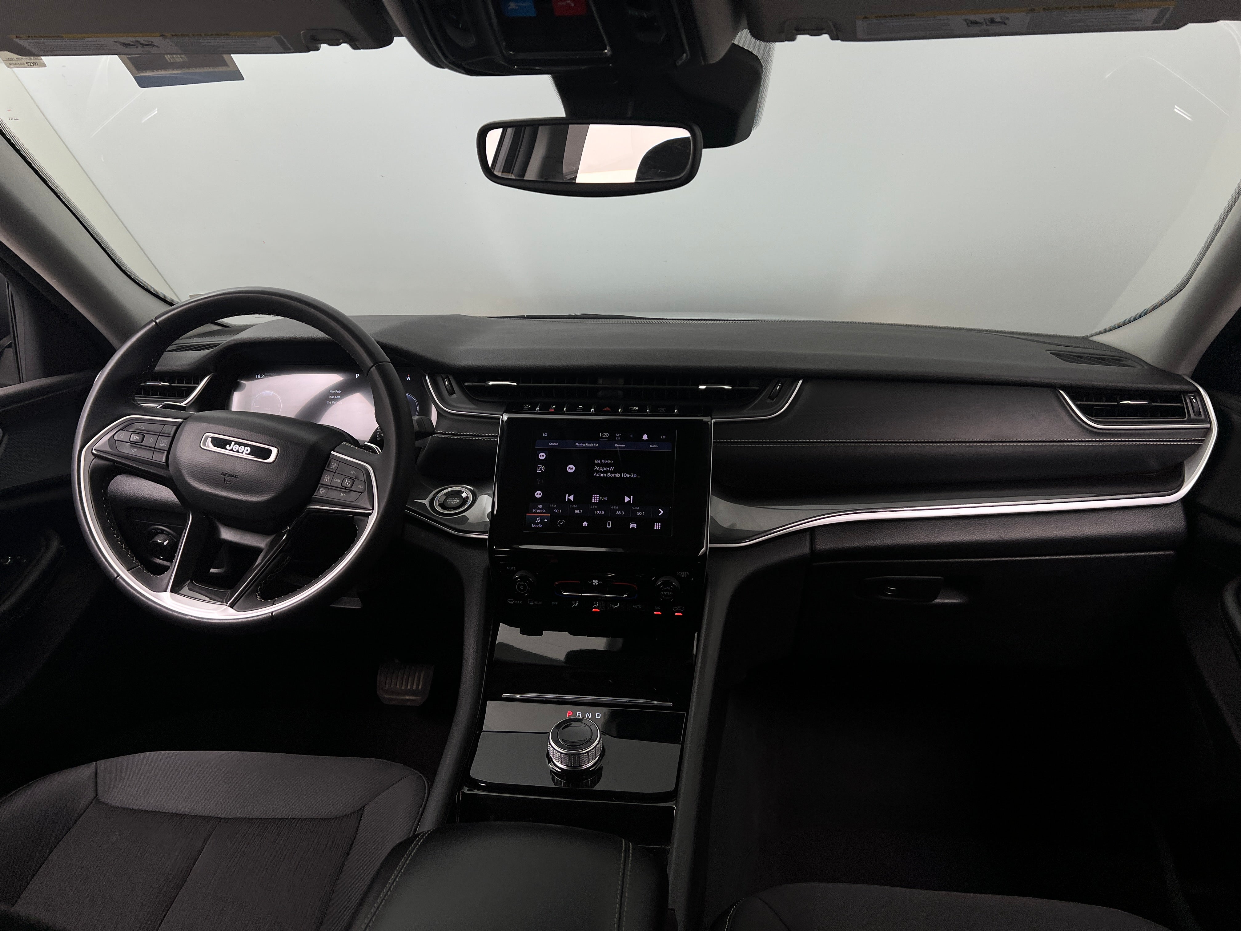 2023 Jeep Grand Cherokee L Laredo 3