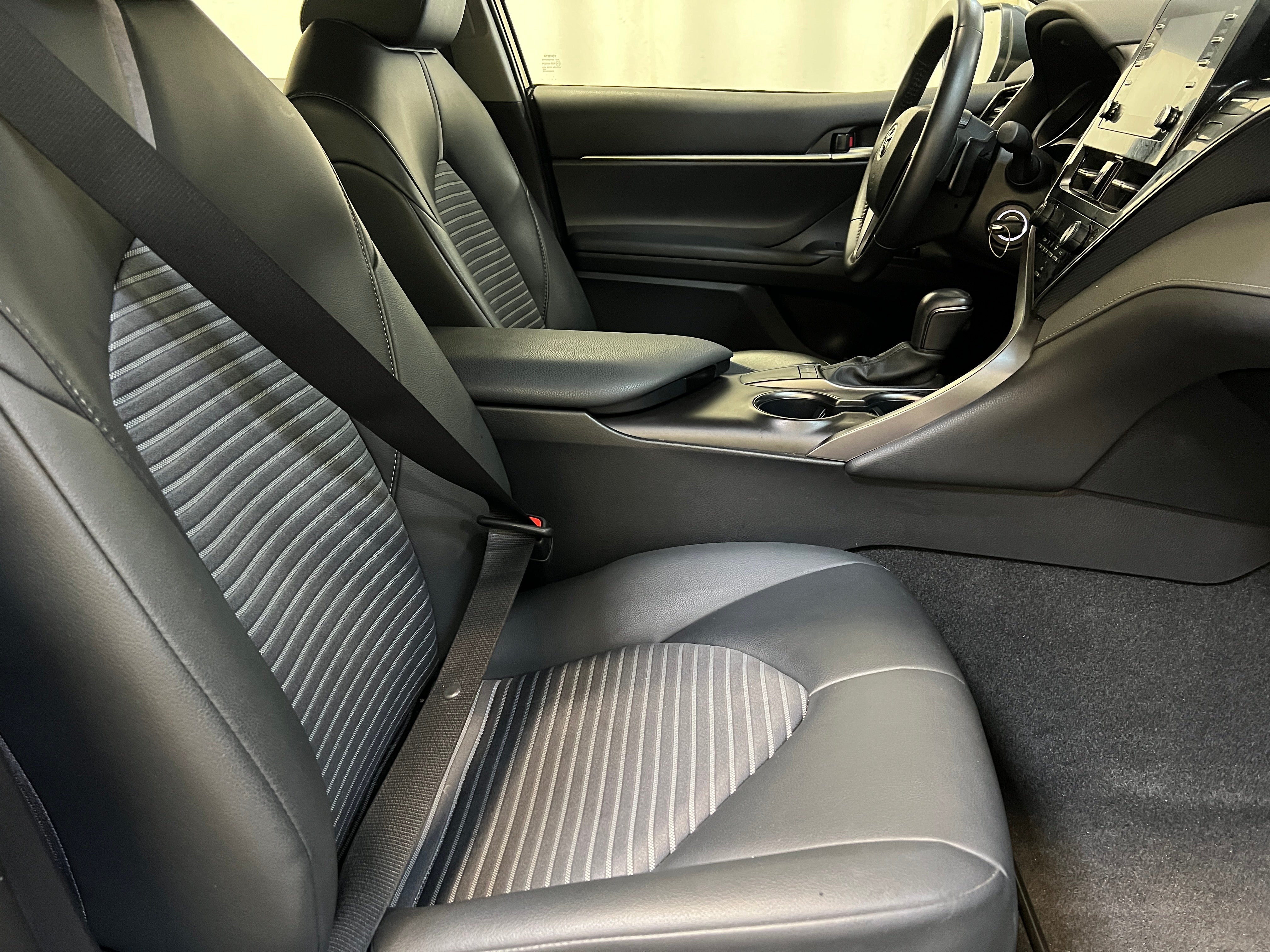 2024 Toyota Camry SE 2