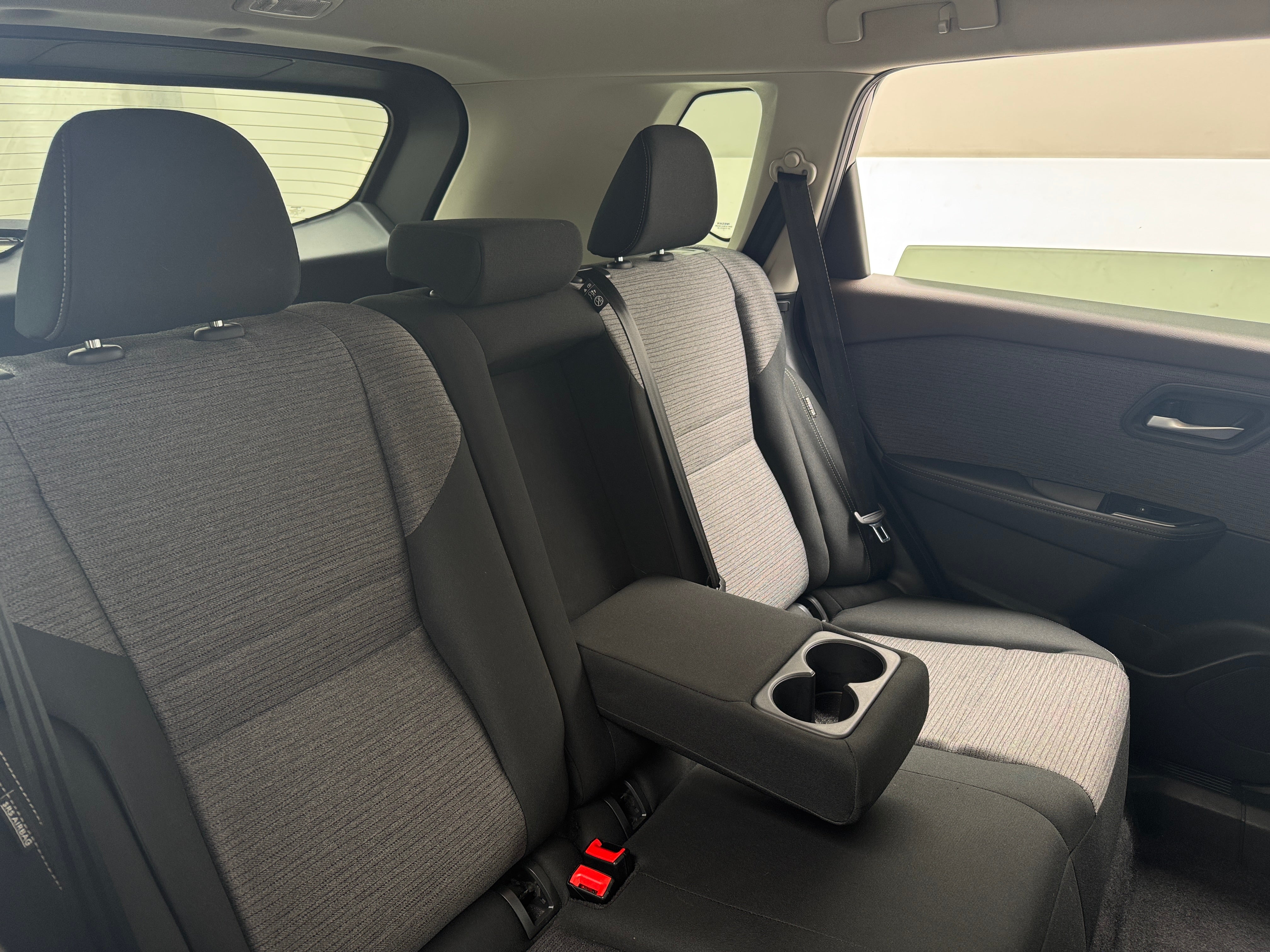 2023 Nissan Rogue SV 6