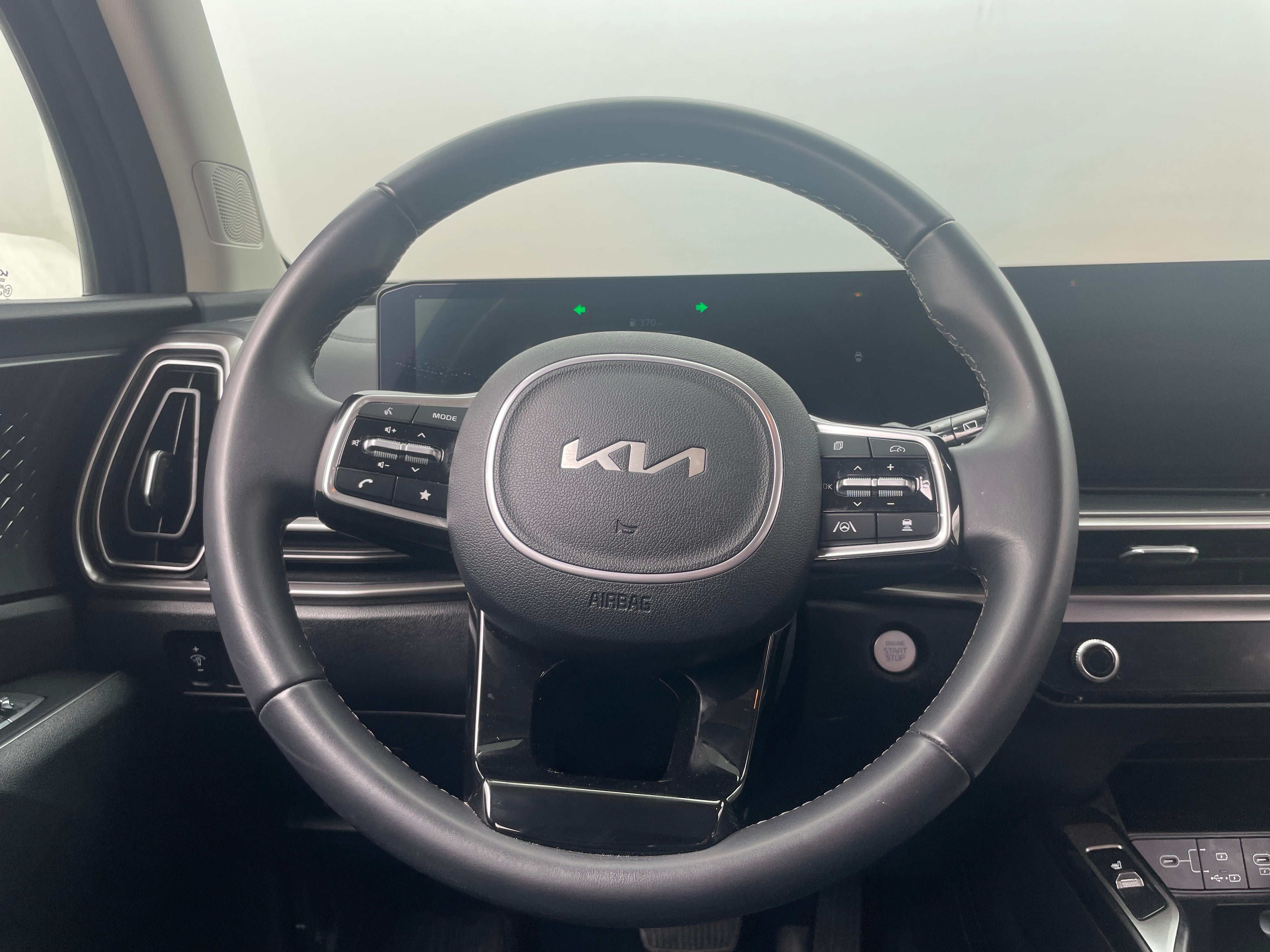 2024 Kia Sorento S 4