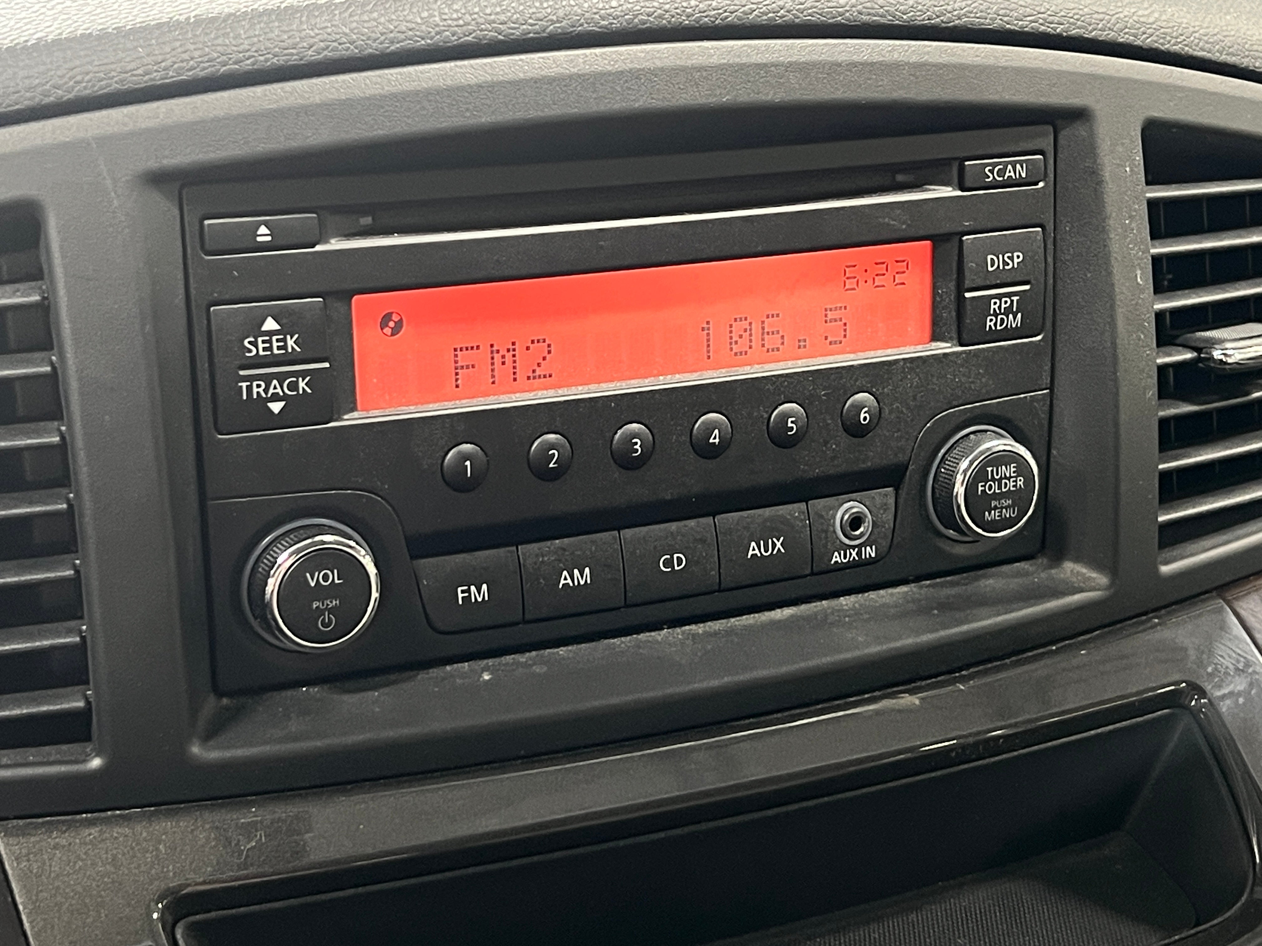 2015 Nissan Quest S 4