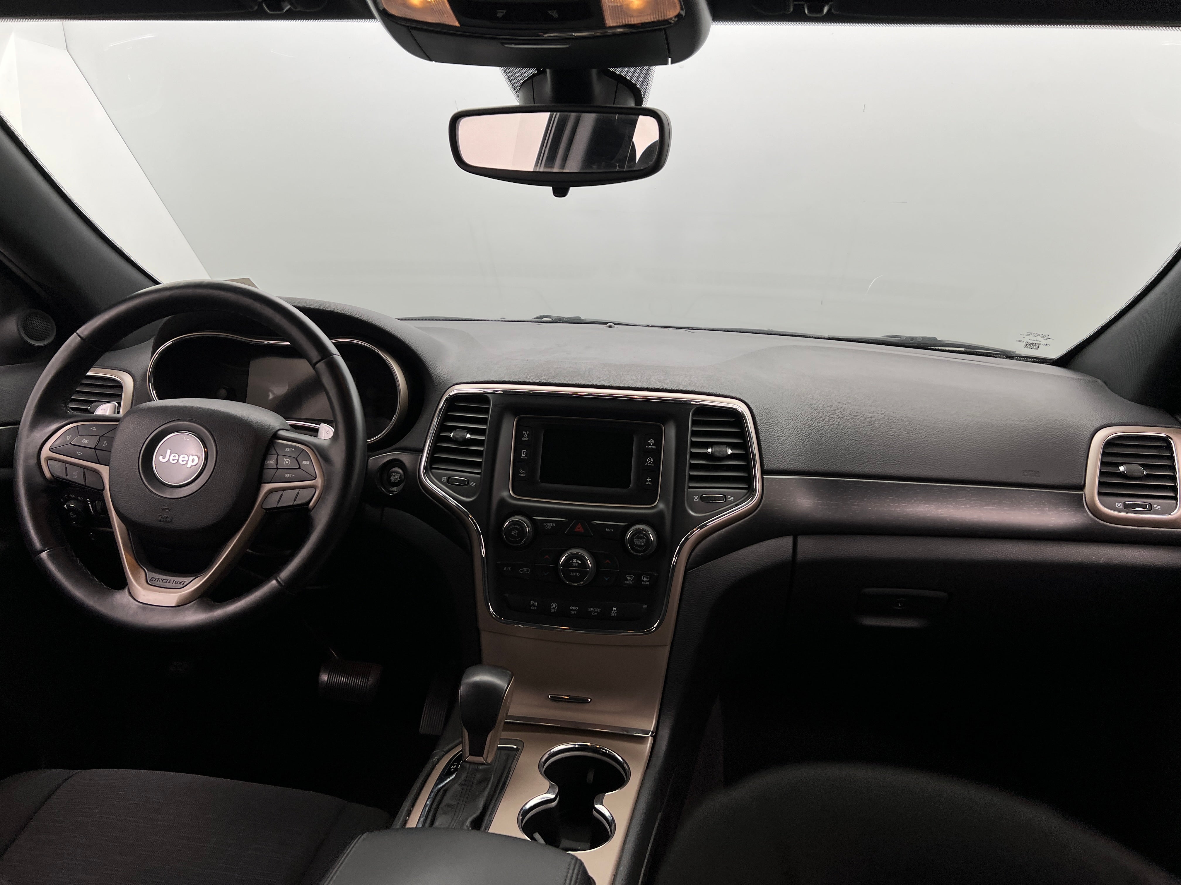 2017 Jeep Grand Cherokee Laredo 3