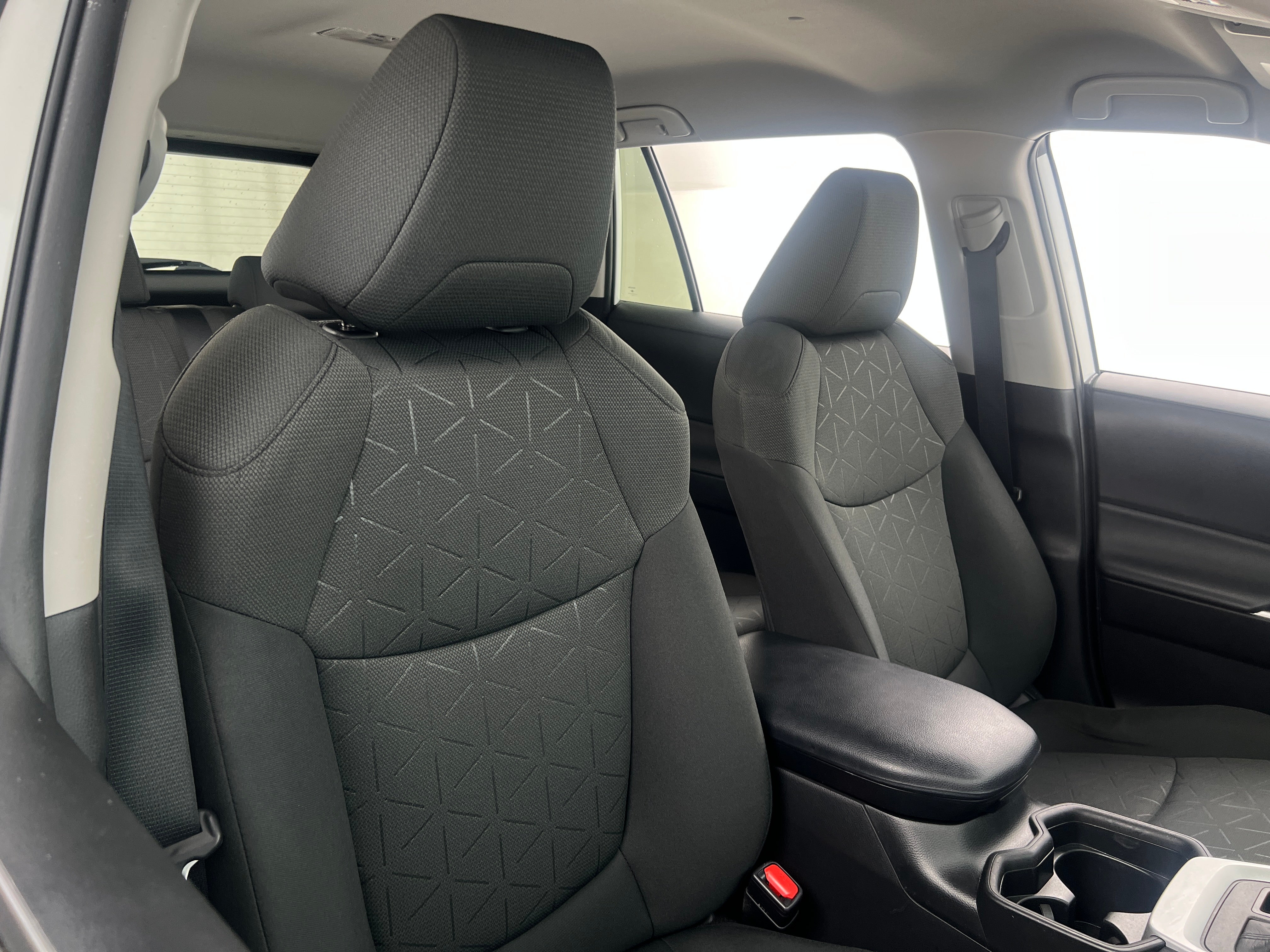 2021 Toyota RAV4 XLE 2