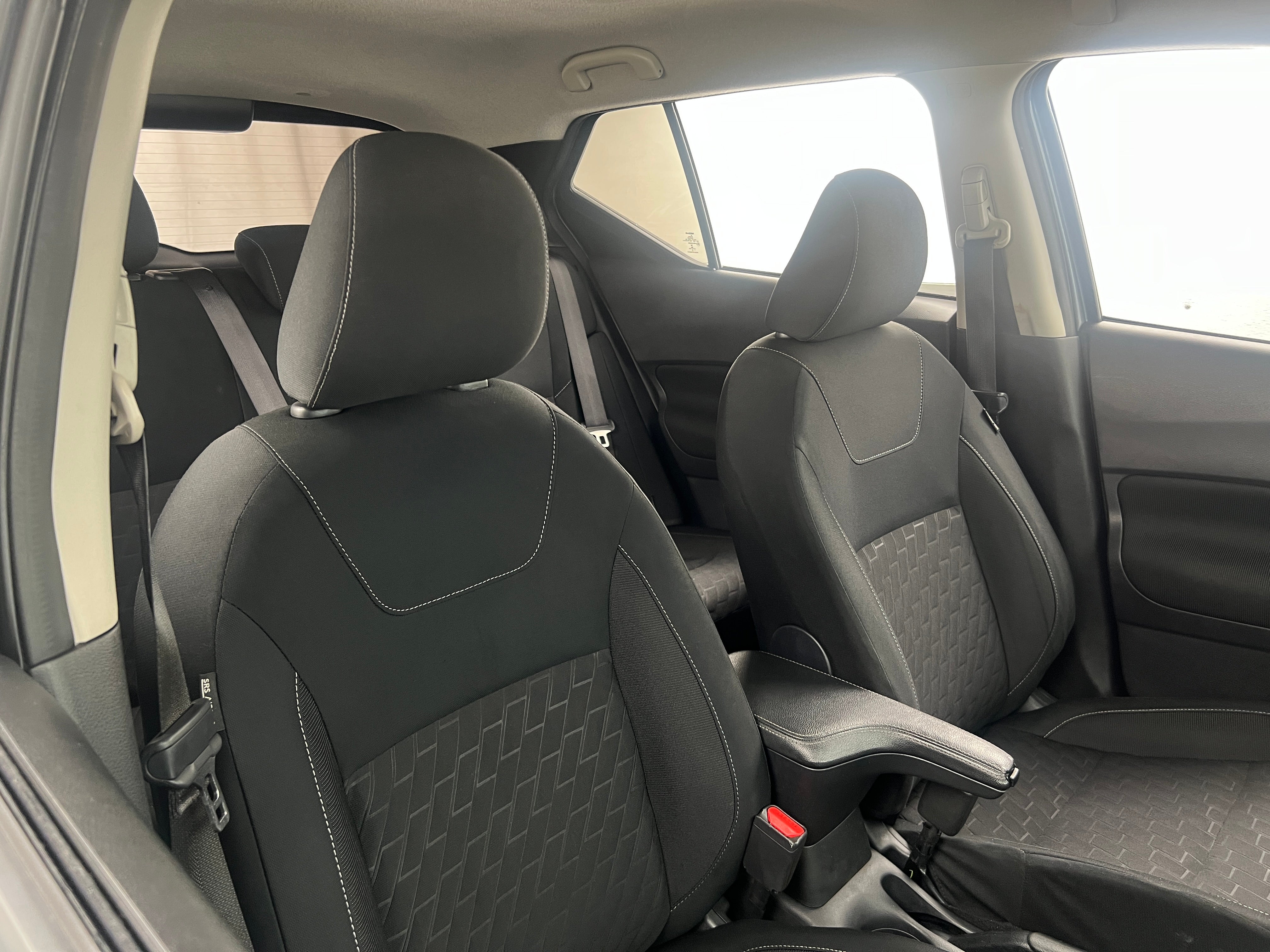 2022 Nissan Kicks S 2