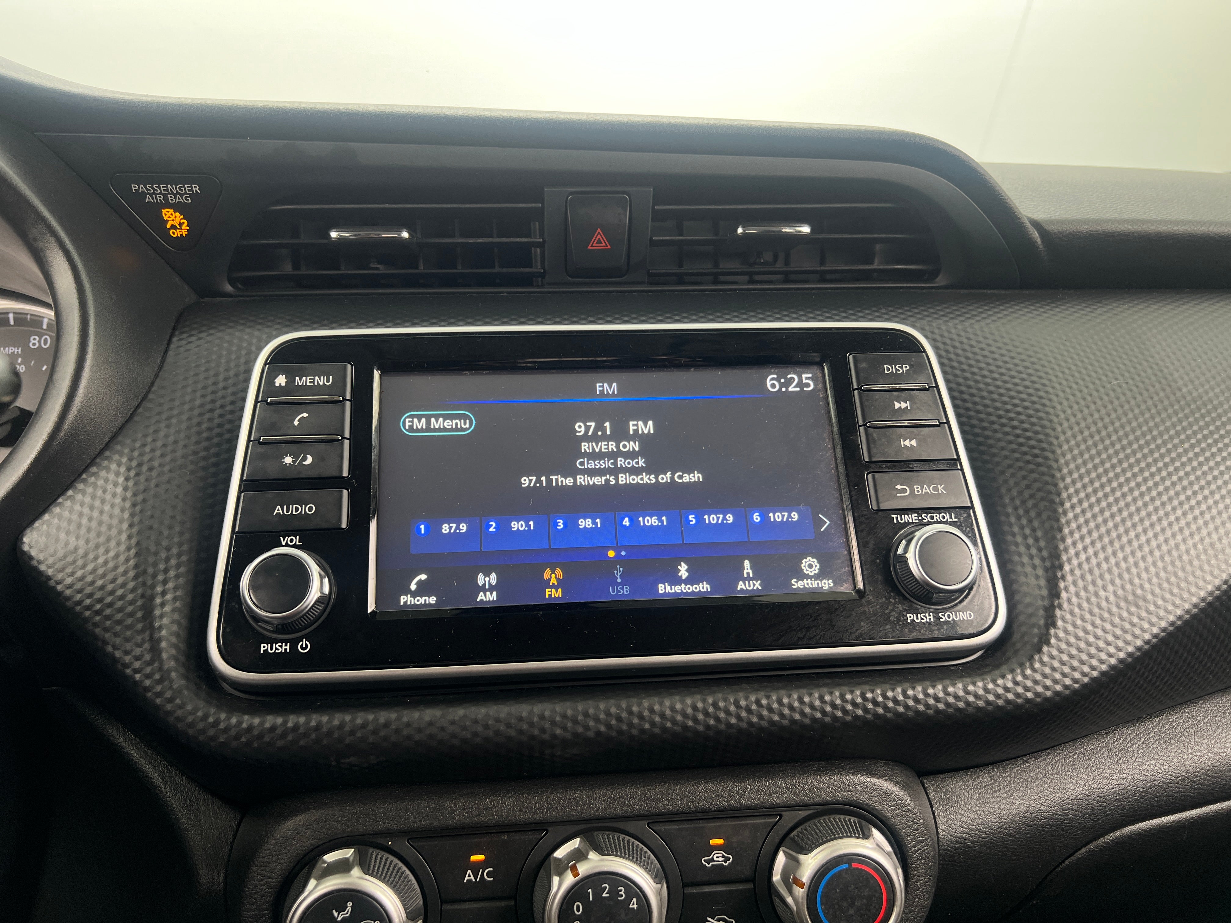 2022 Nissan Kicks S 4
