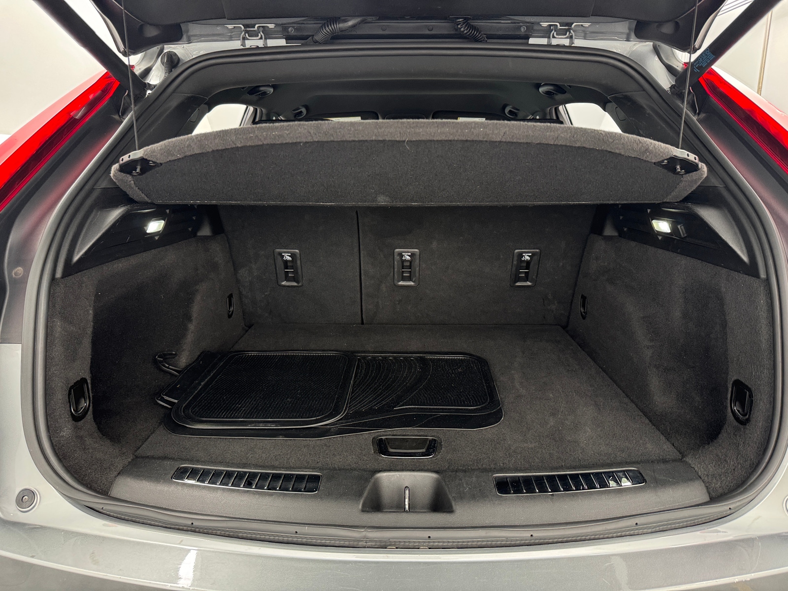 Thumbnail: 2023 Cadillac XT4 - 6