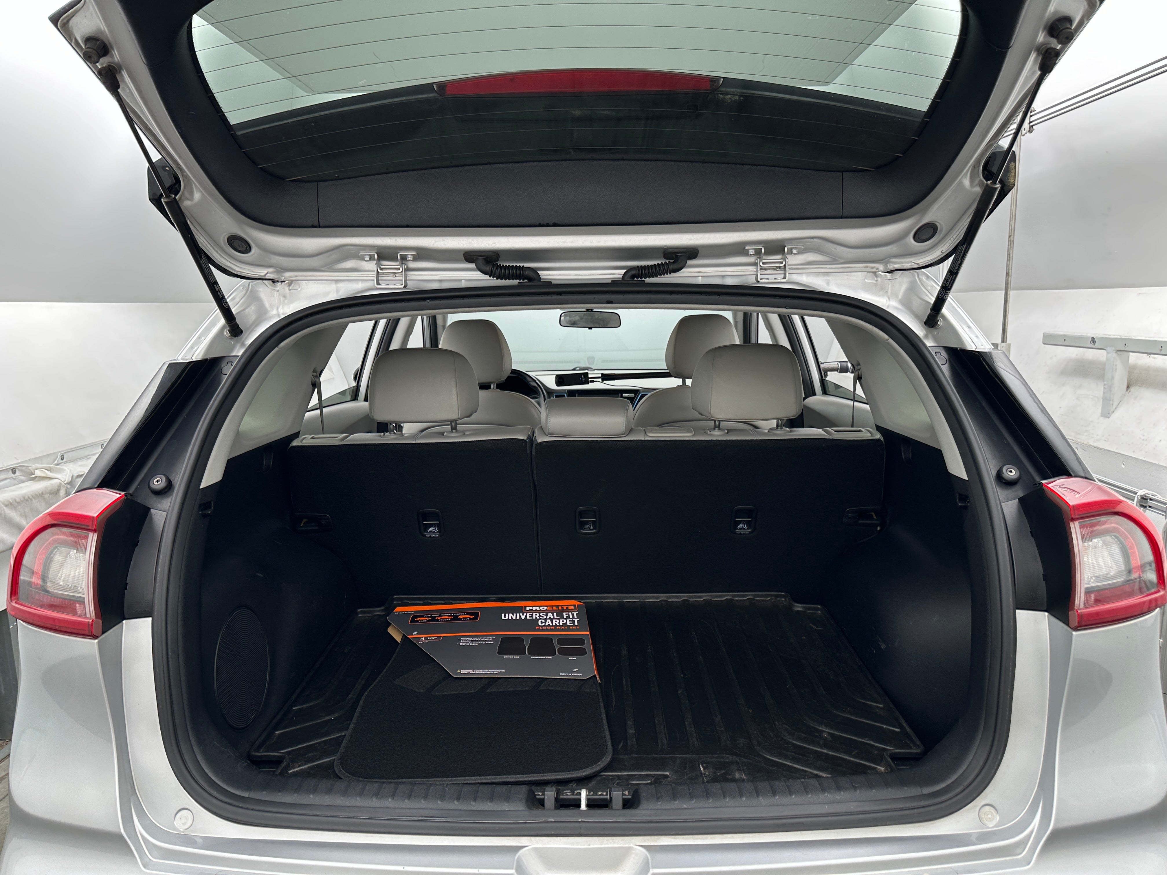 2017 Kia Niro Touring 6