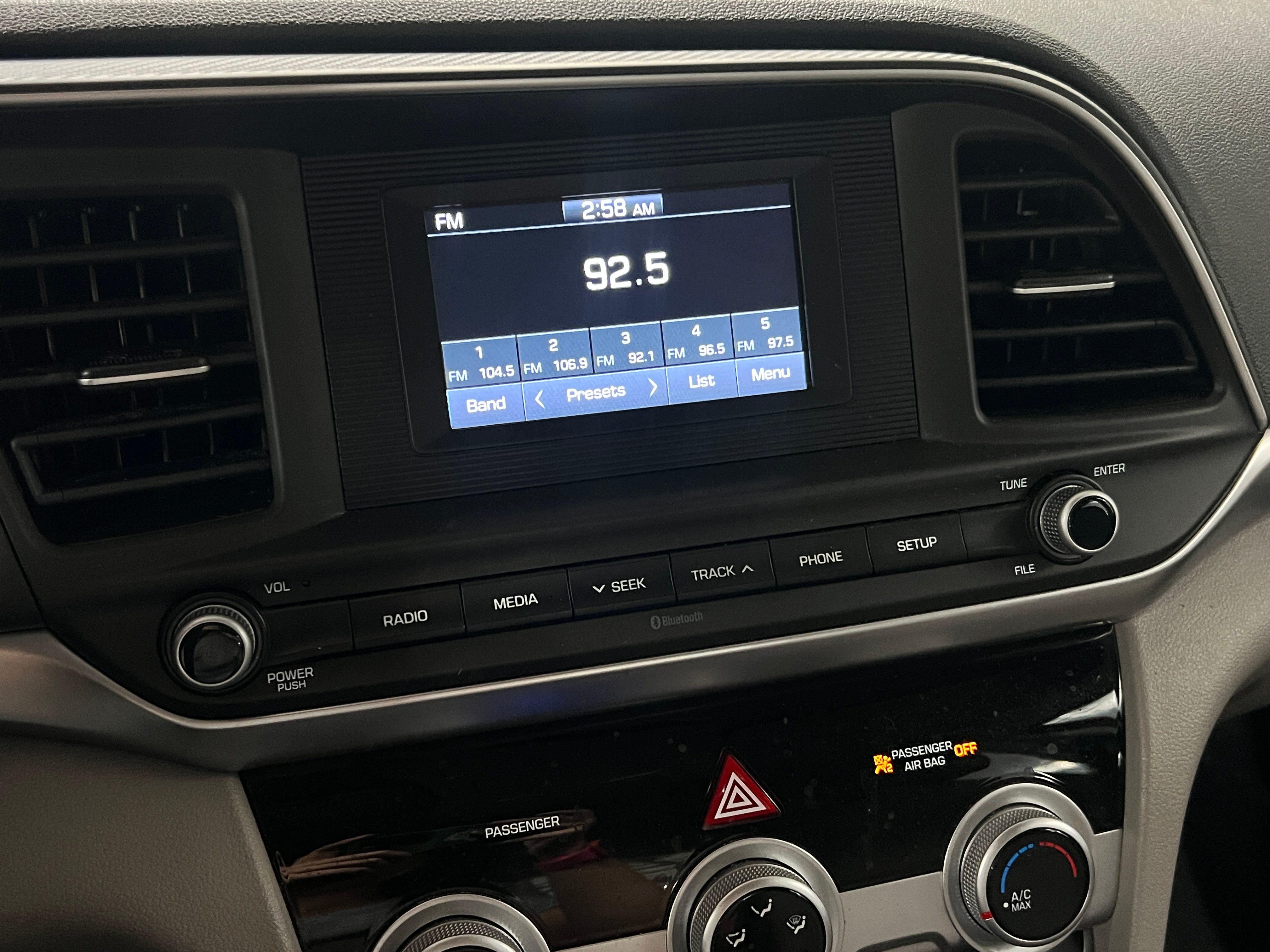 2019 Hyundai Elantra SE 4