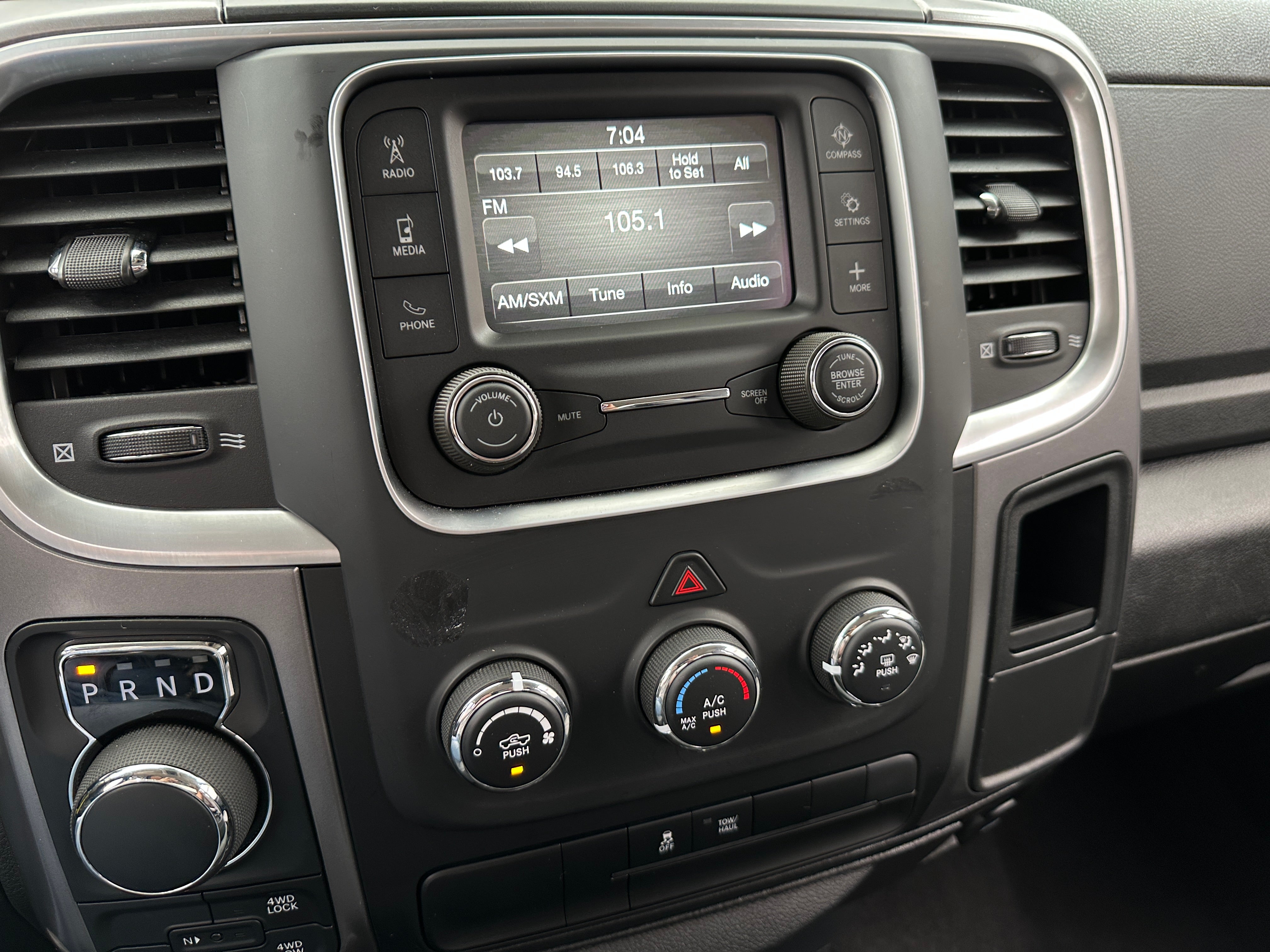 2024 RAM 1500 Classic SLT 4