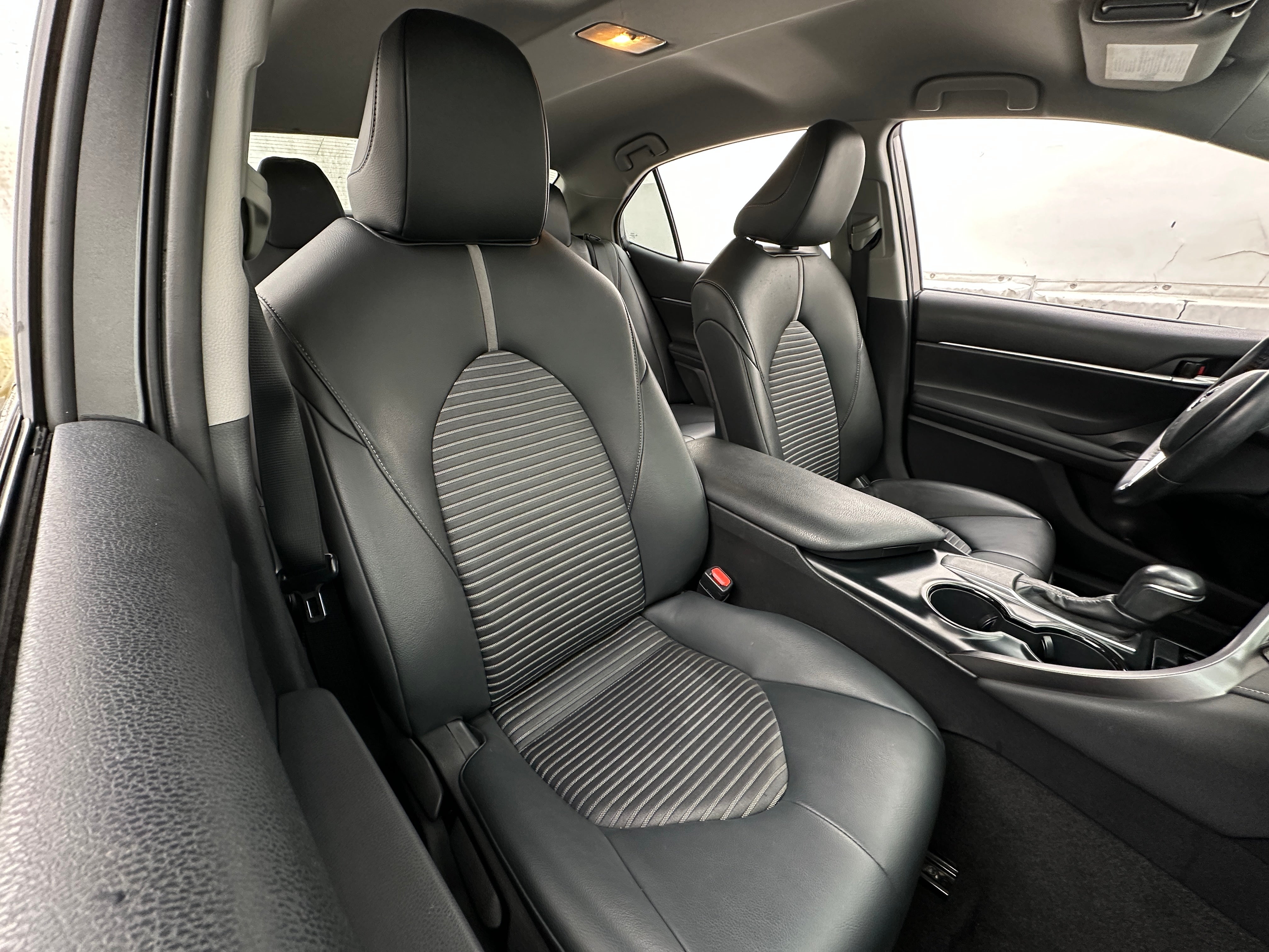 2019 Toyota Camry SE 2