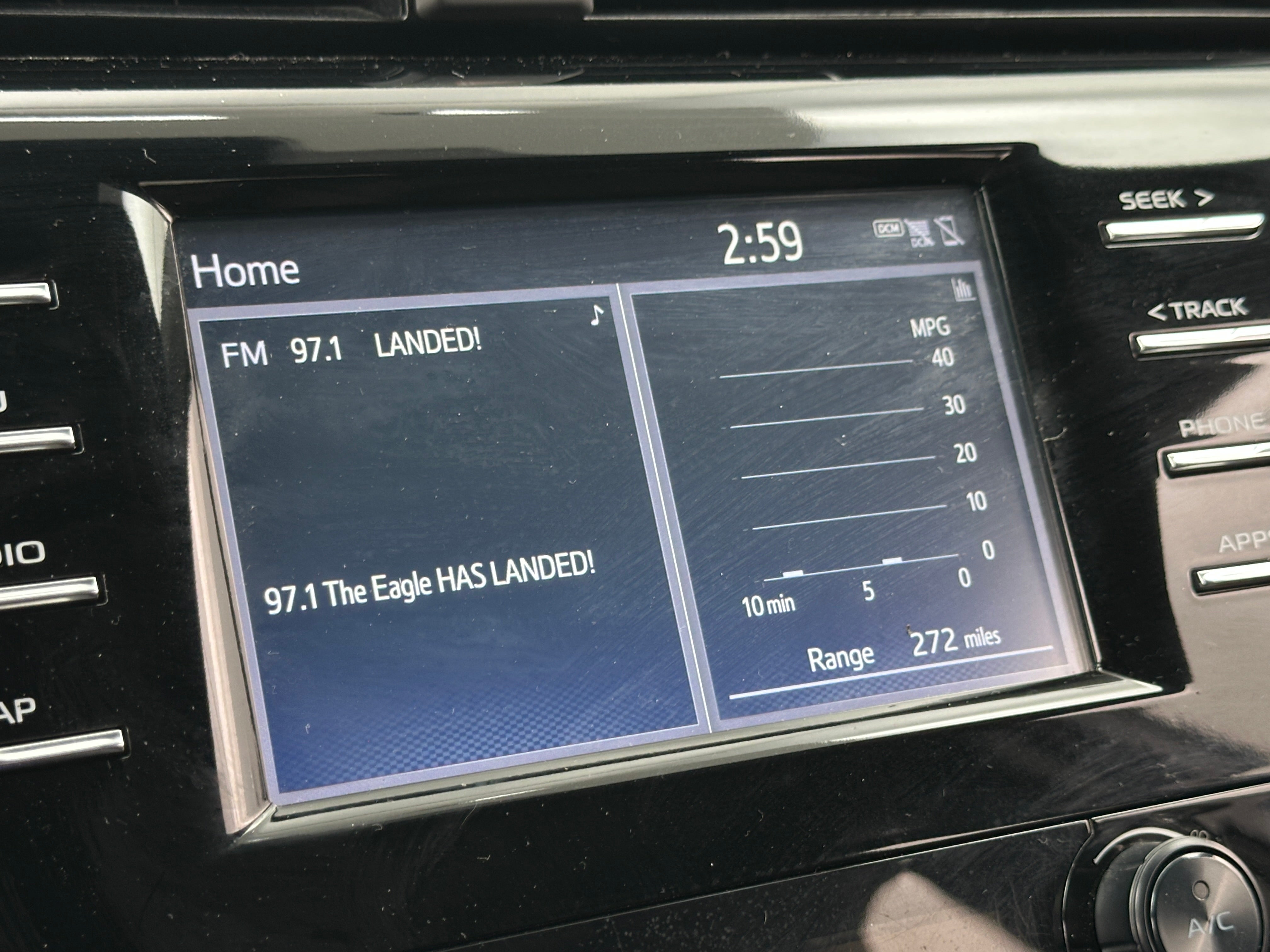 2019 Toyota Camry SE 4