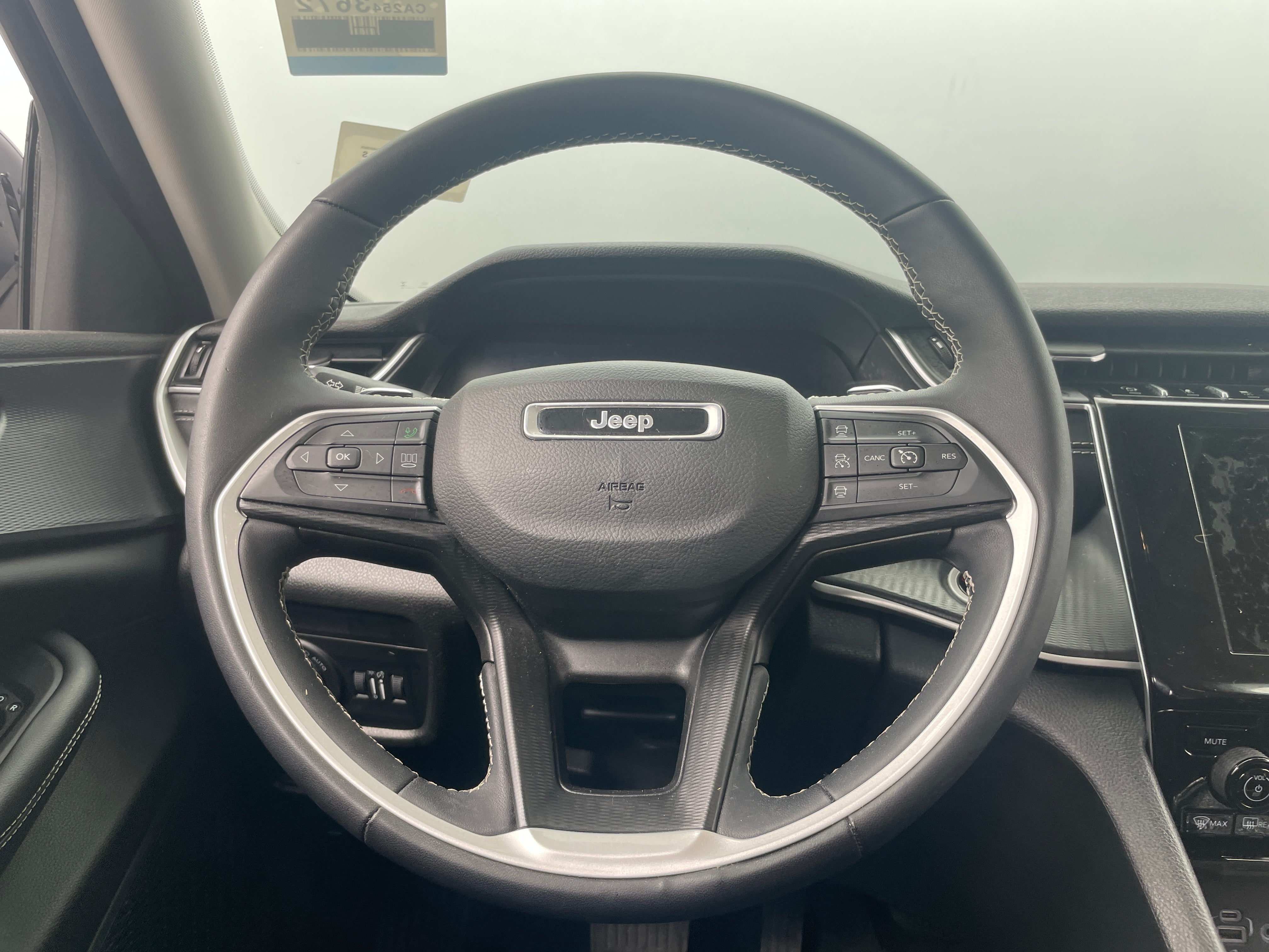 2023 Jeep Grand Cherokee L Laredo 5