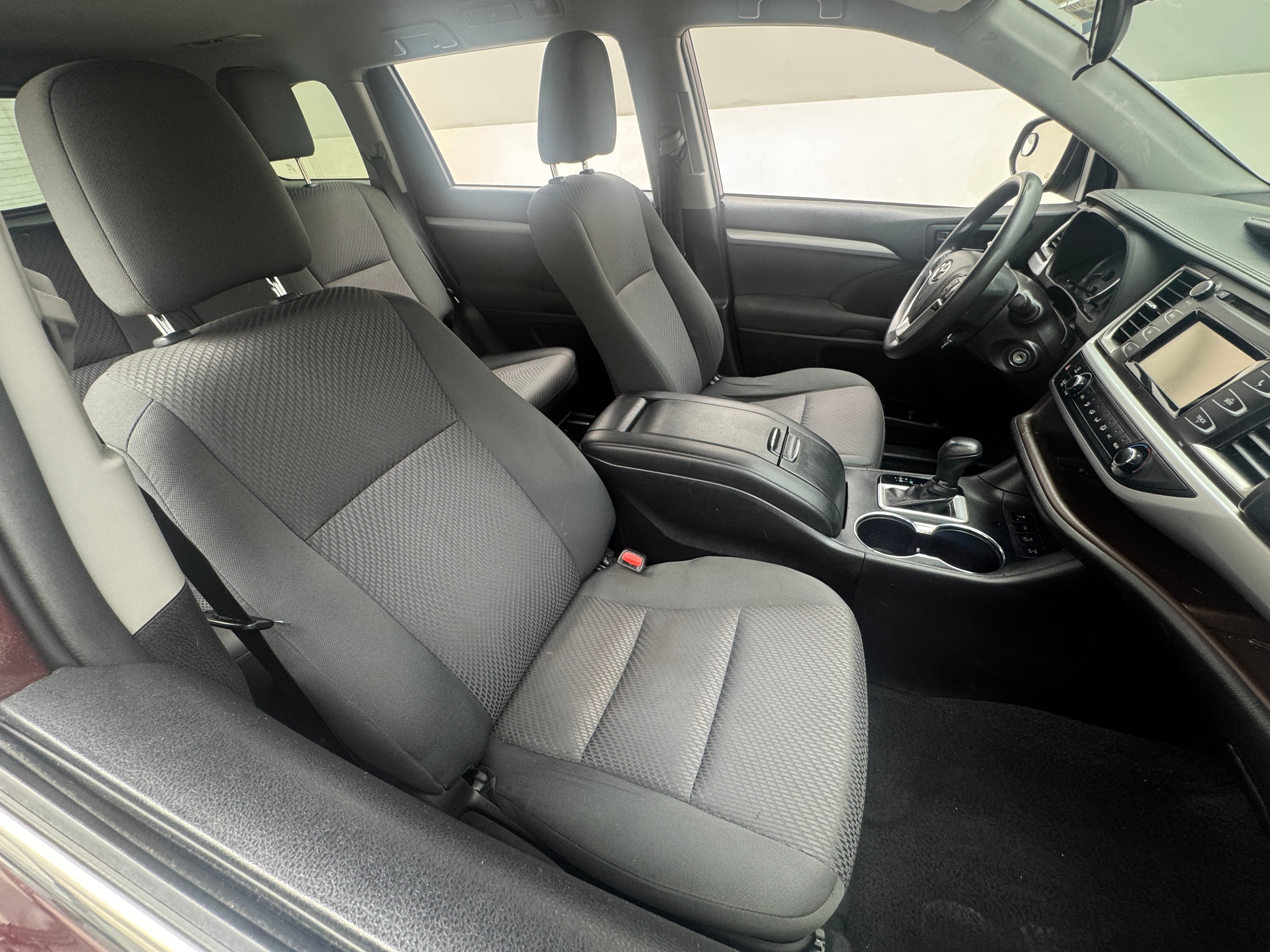 2019 Toyota Highlander LE 2