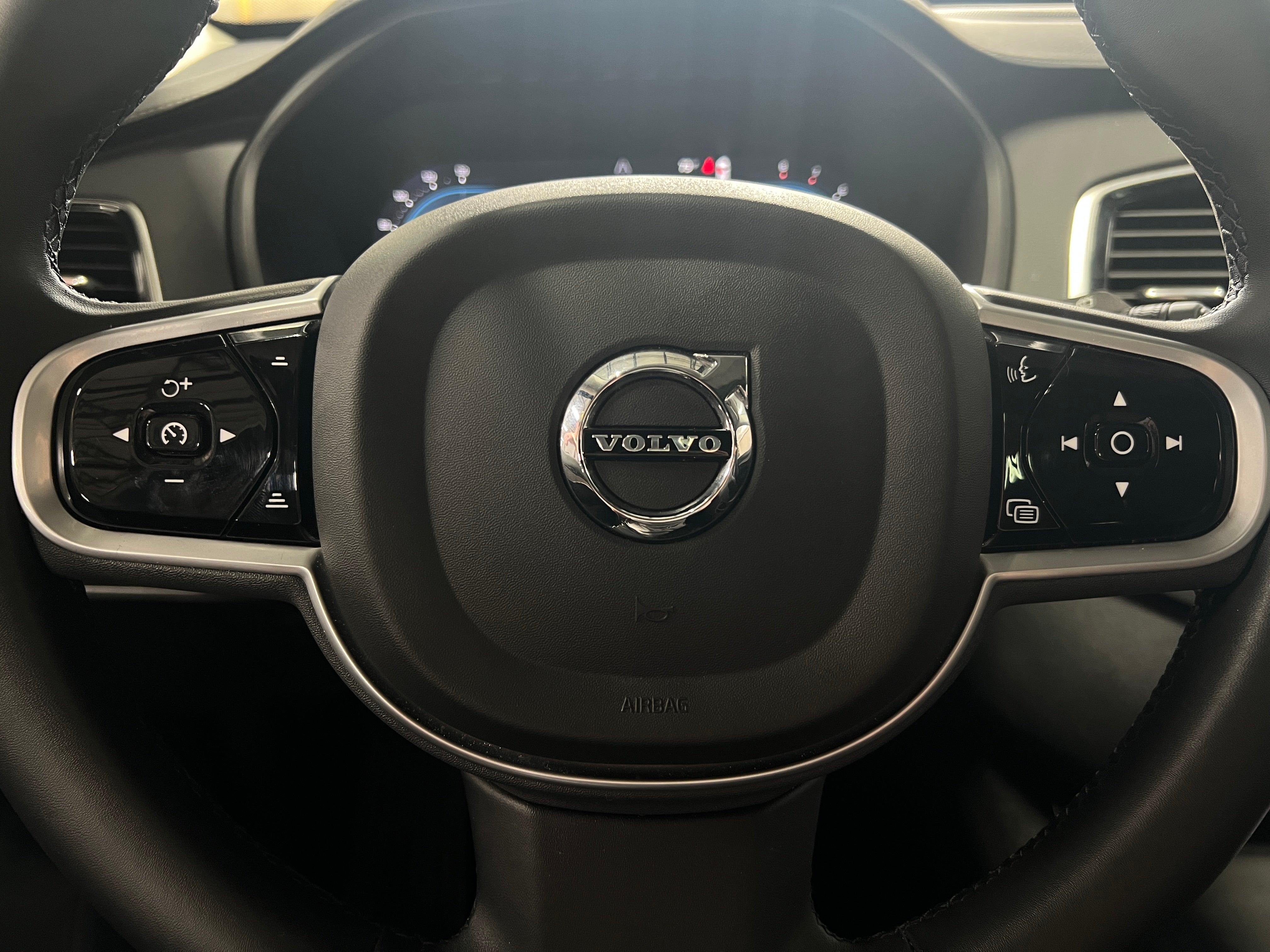 2023 Volvo XC90 B6 Ultimate 4