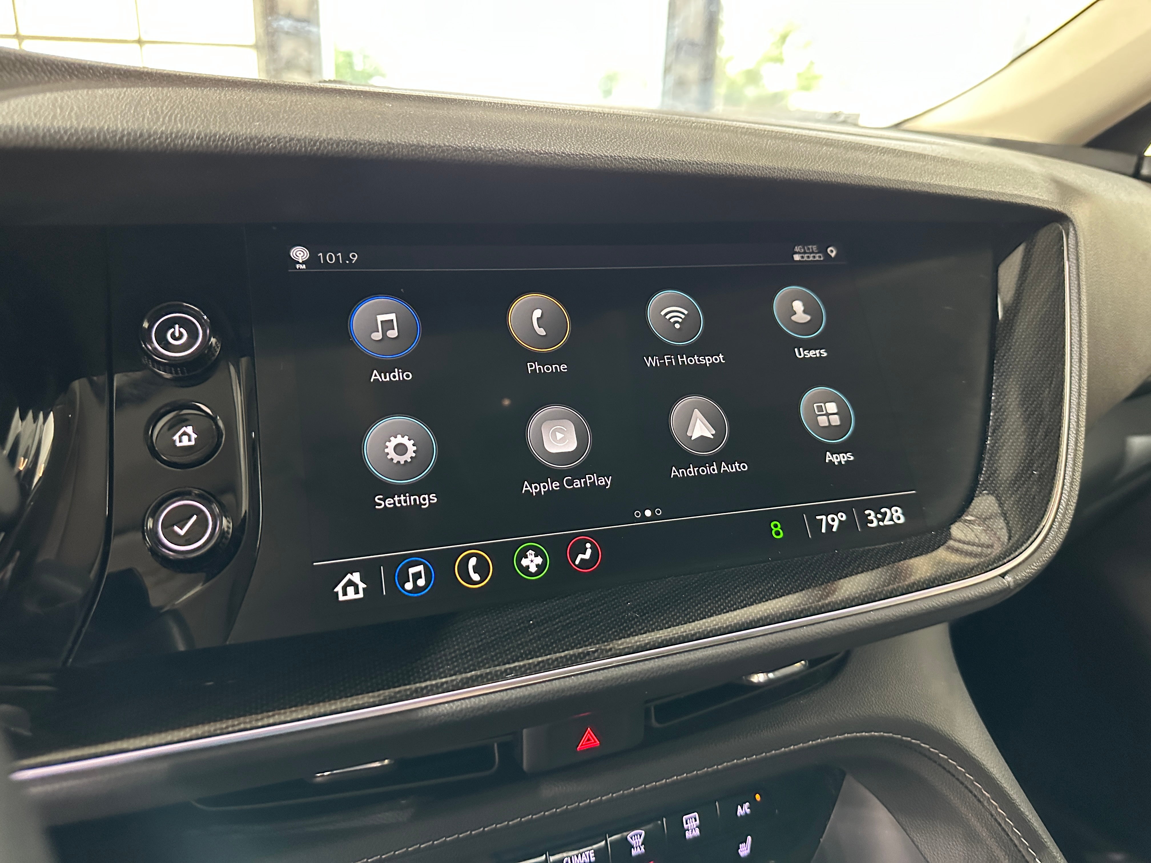 2022 Buick Envision Essence 3
