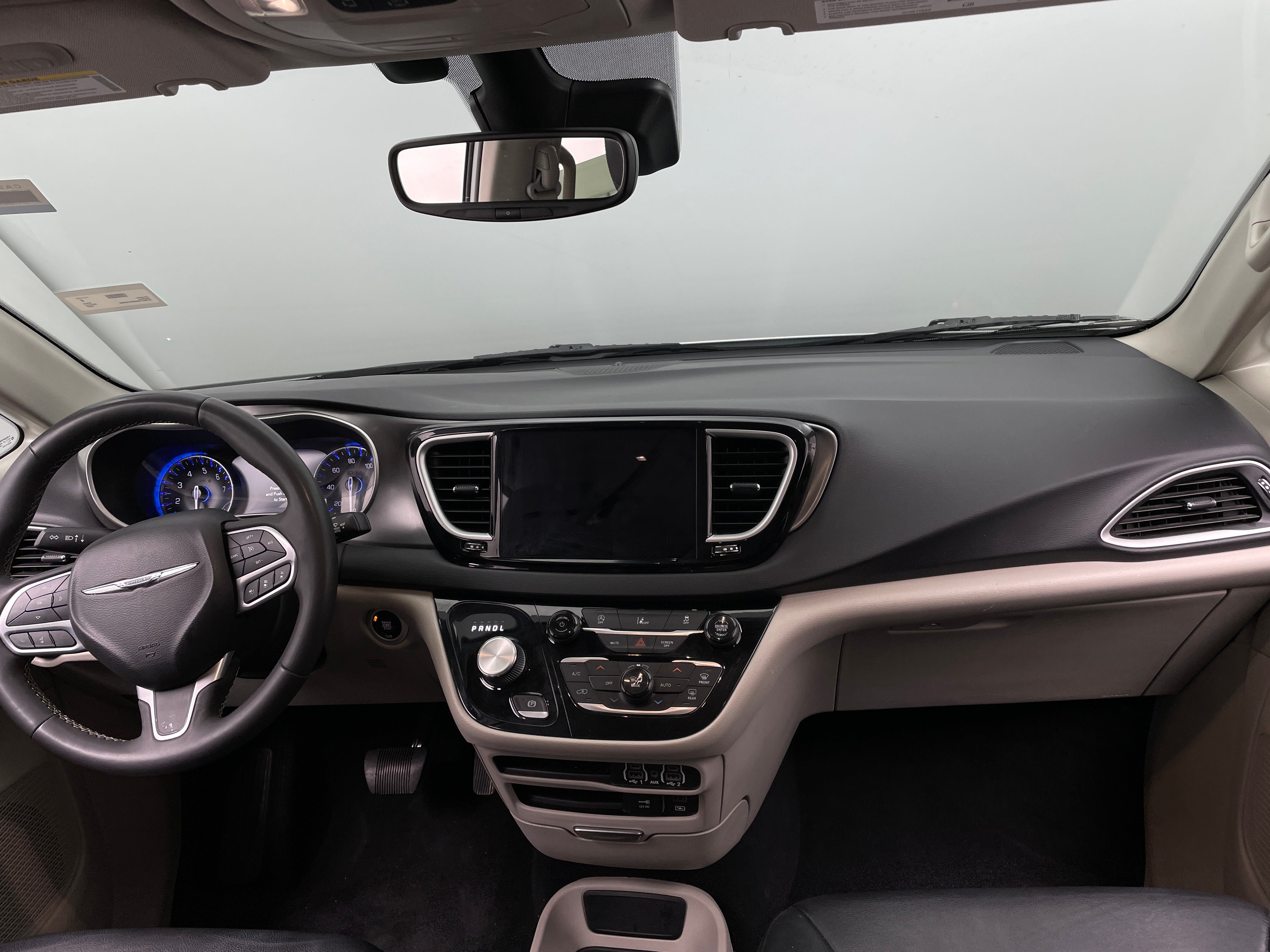 2022 Chrysler Pacifica Touring L 2
