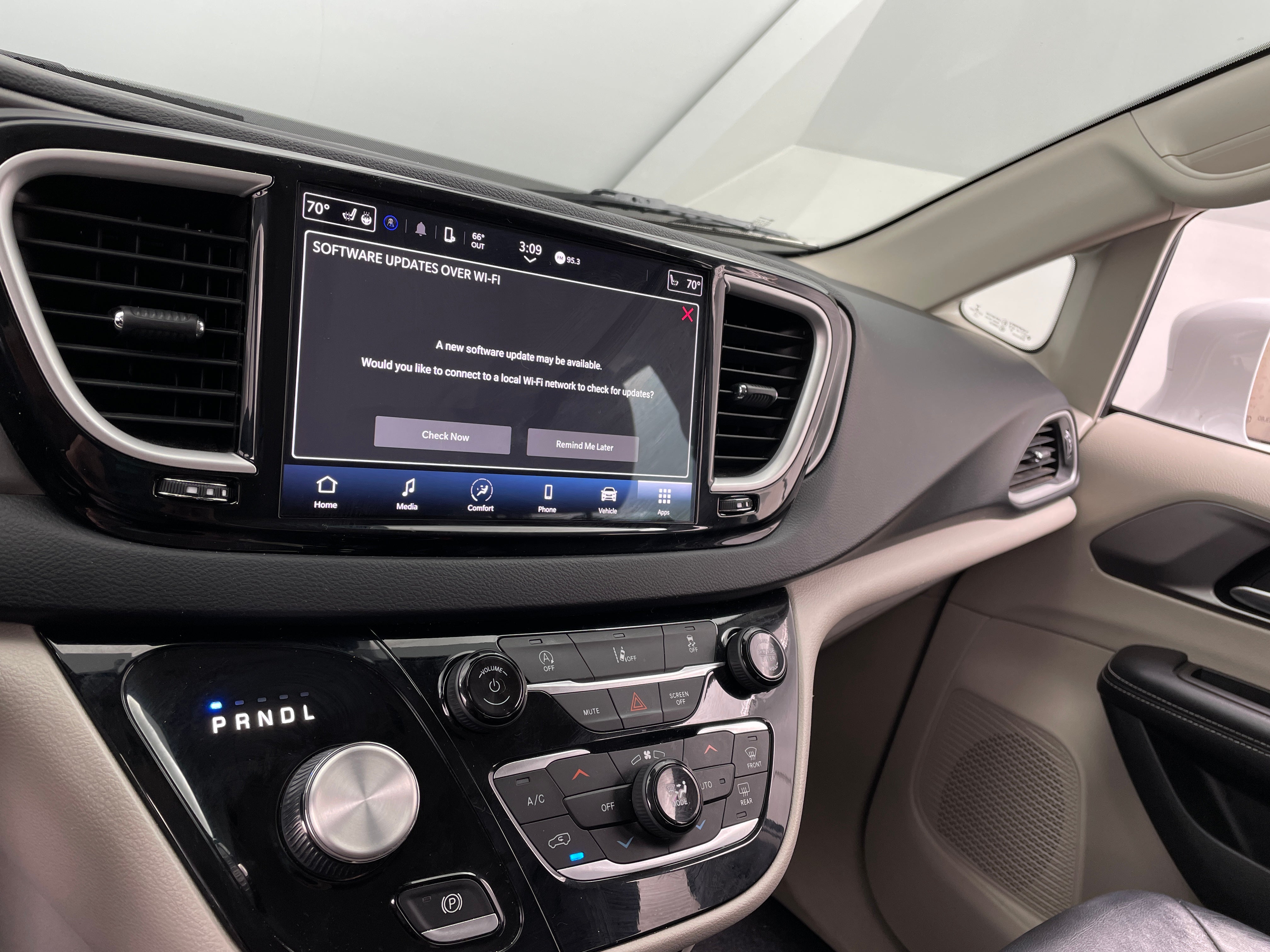 2022 Chrysler Pacifica Touring L 3