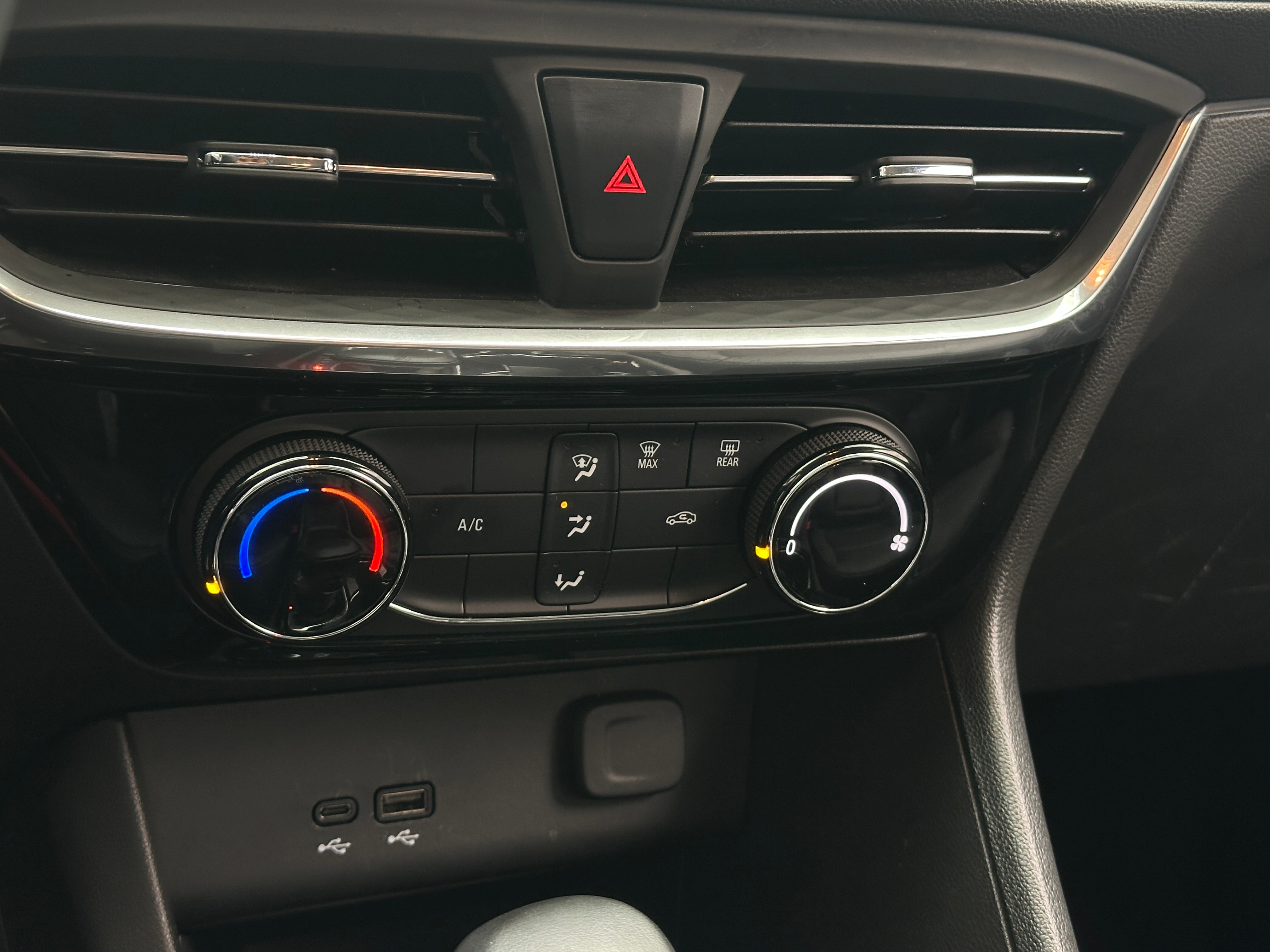 2024 Buick Encore GX Sport Touring 3