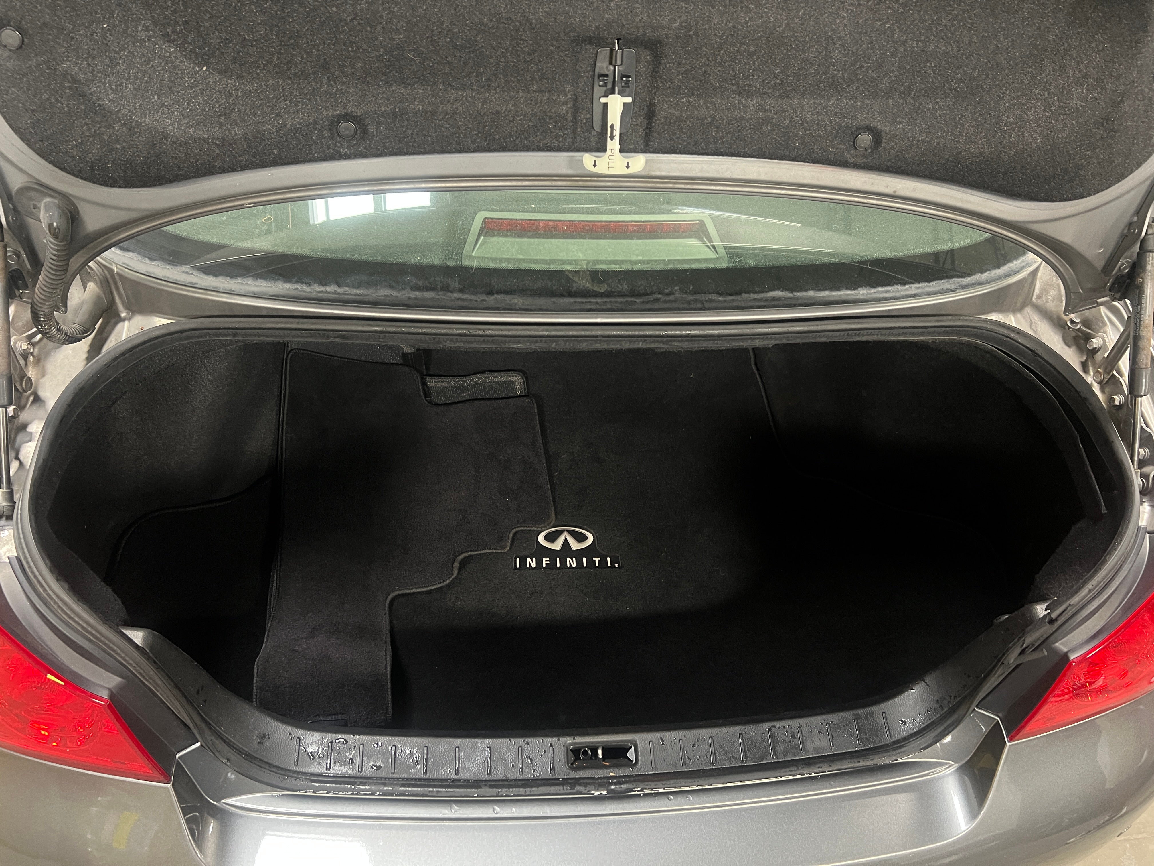 2012 INFINITI G37 X 6