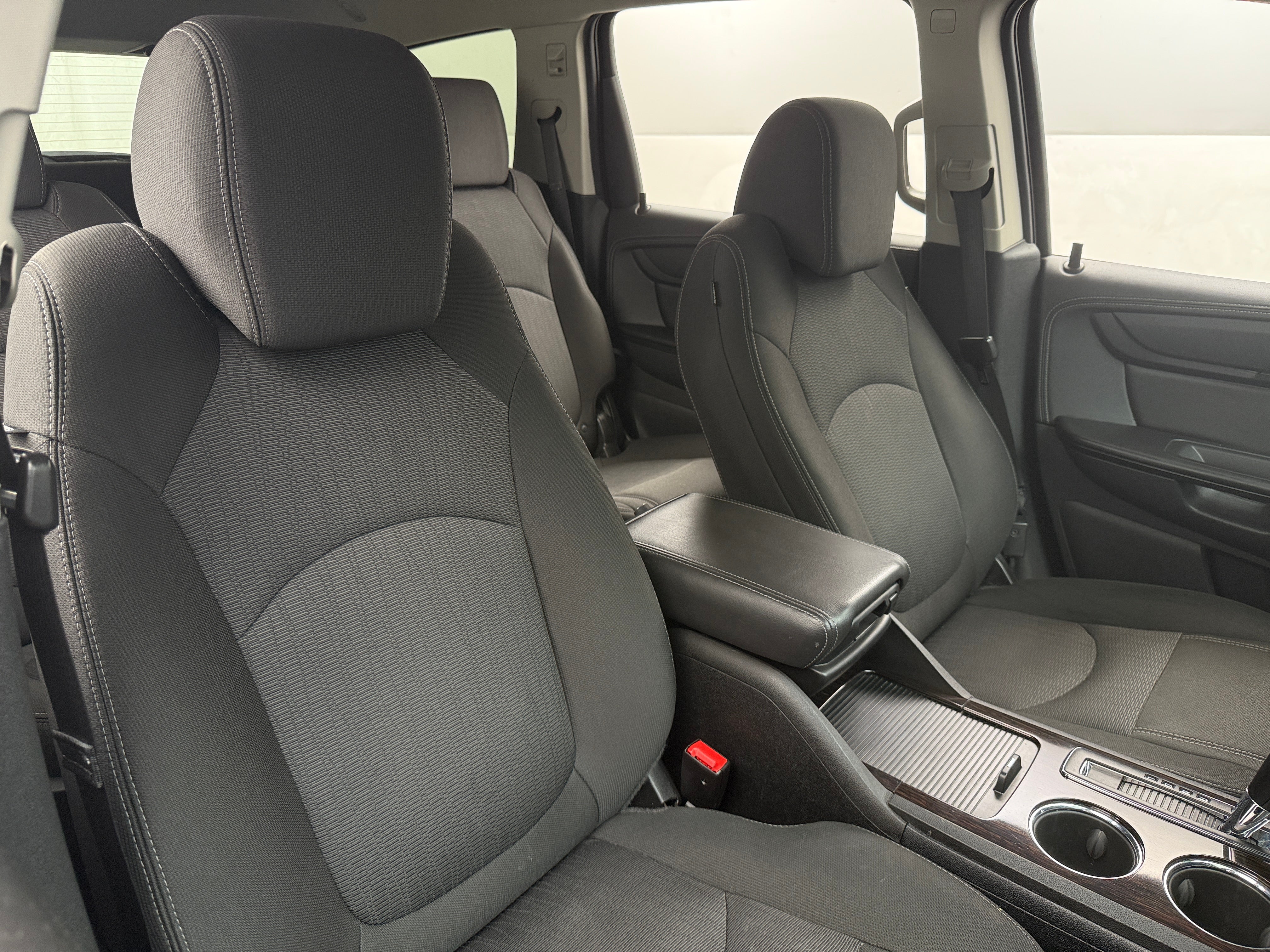 2017 Chevrolet Traverse LT 2