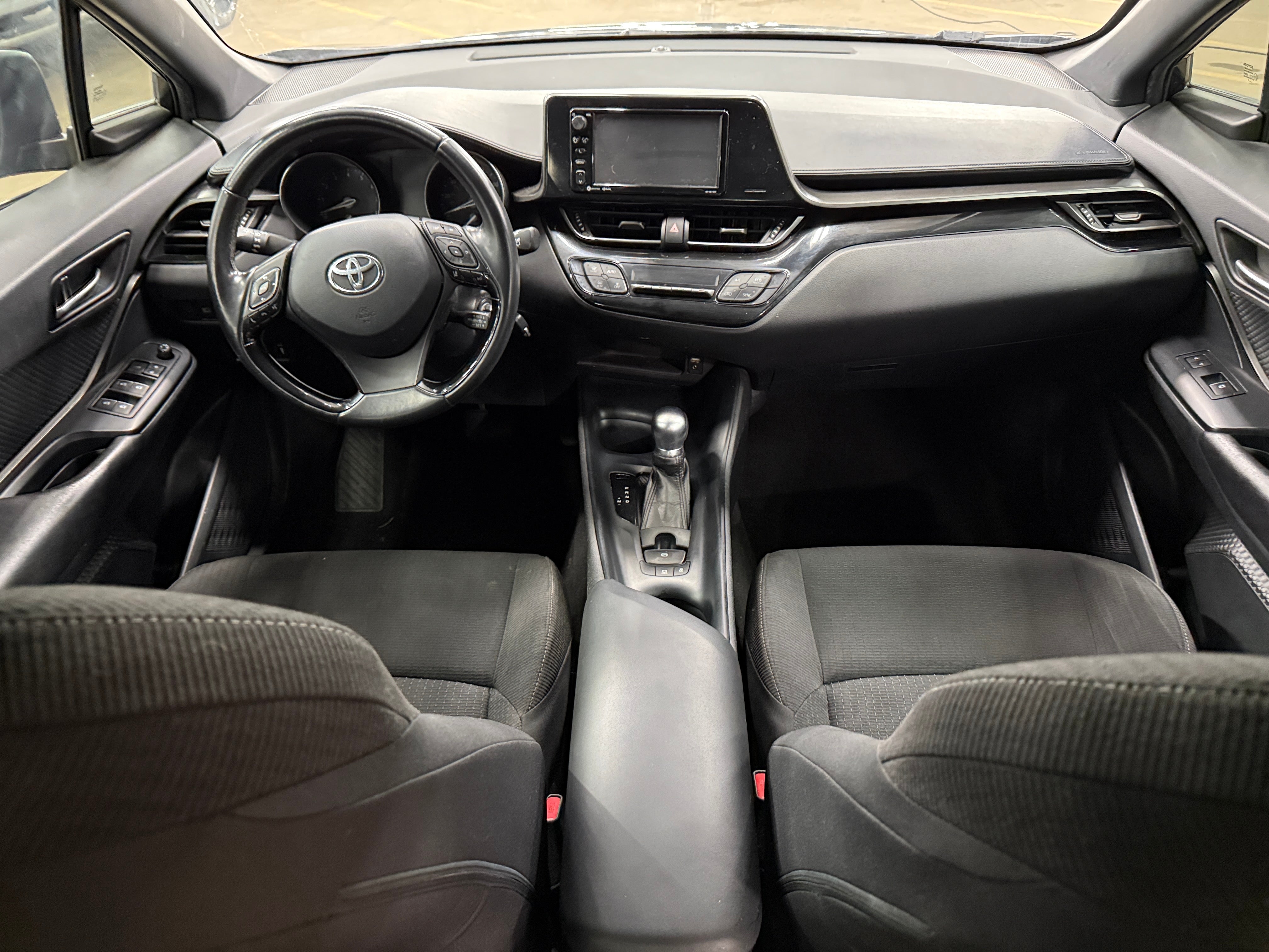 2018 Toyota C-HR XLE 3