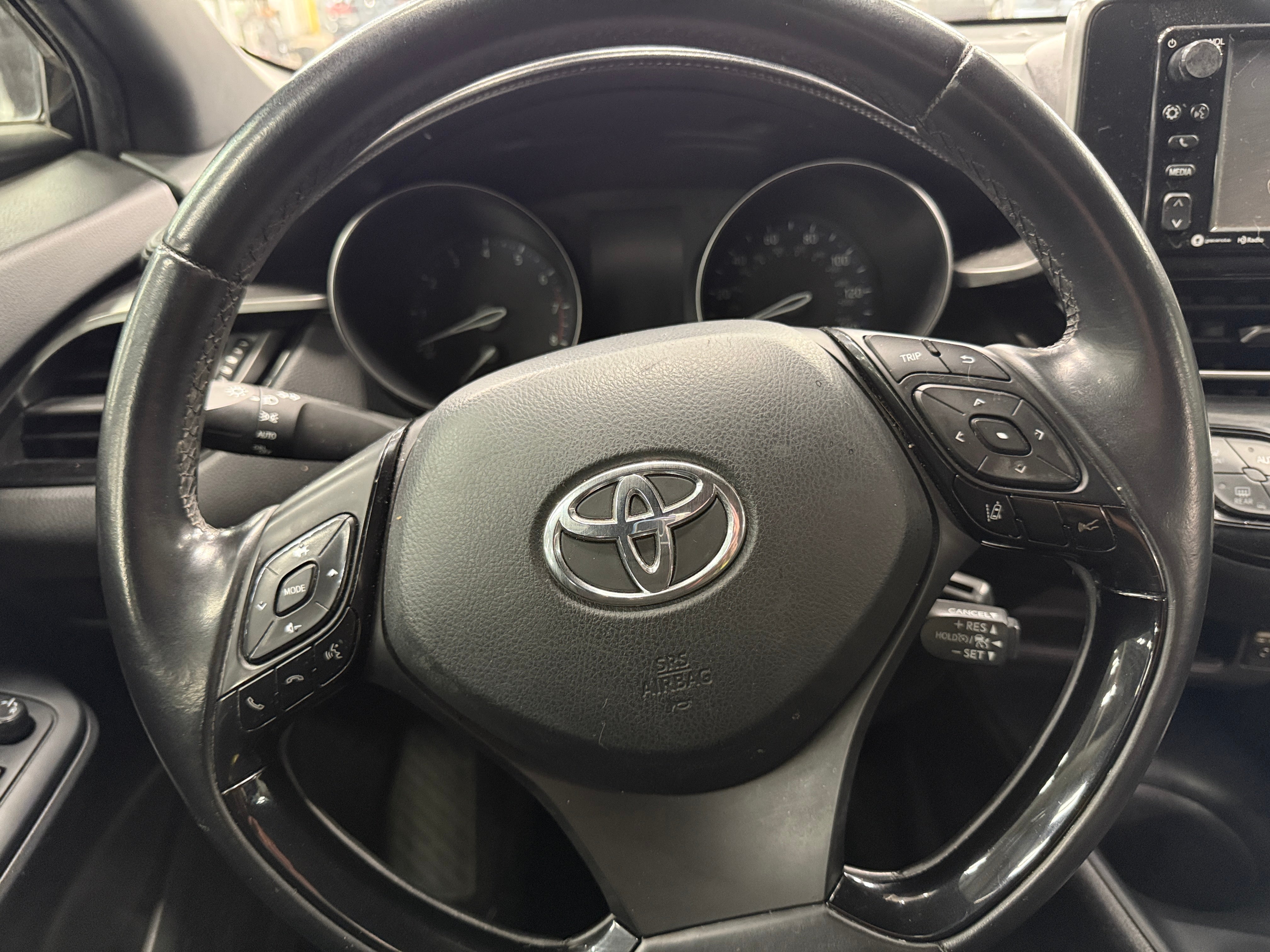 2018 Toyota C-HR XLE 5