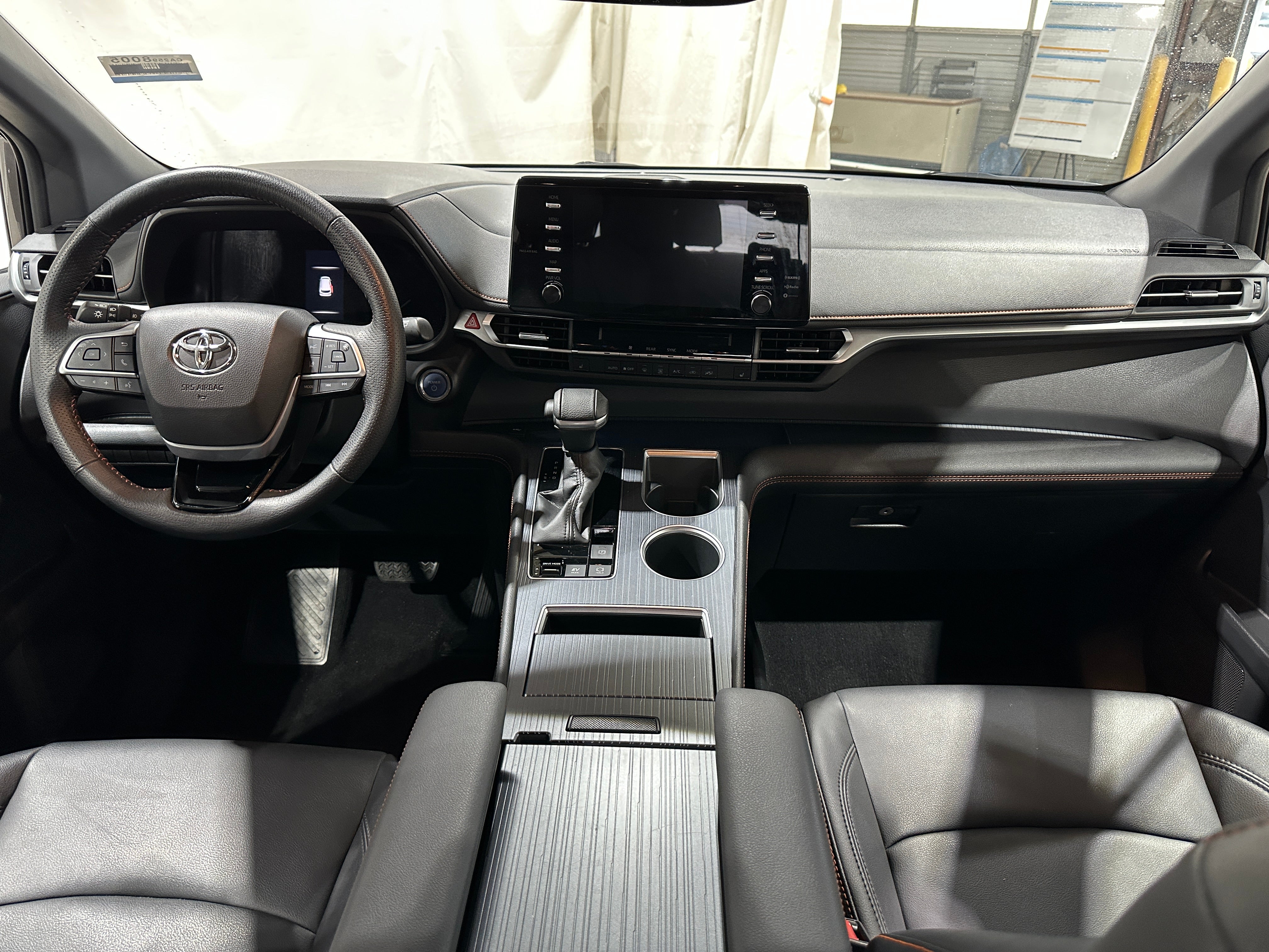2021 Toyota Sienna XSE 2